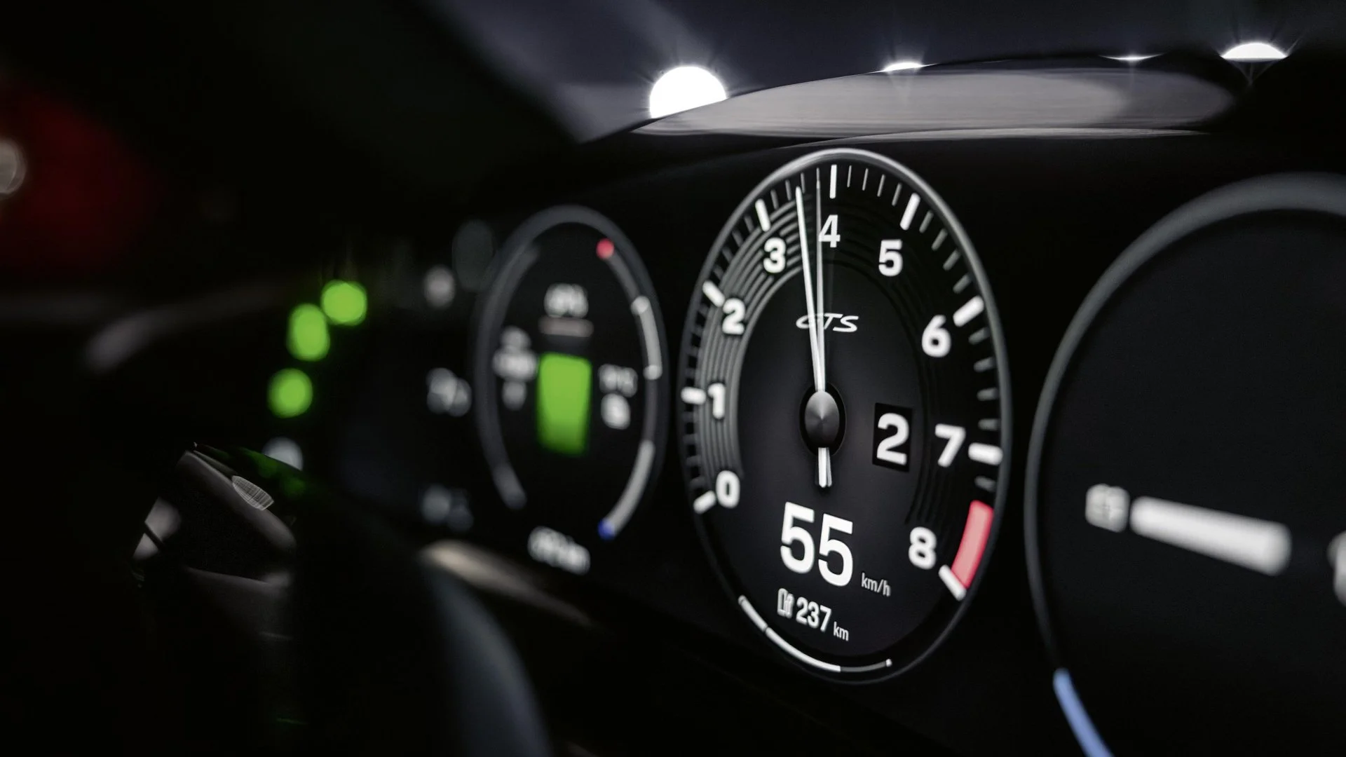 Porsche Taycan E-Shift mit virtuellem Drehzalmesser