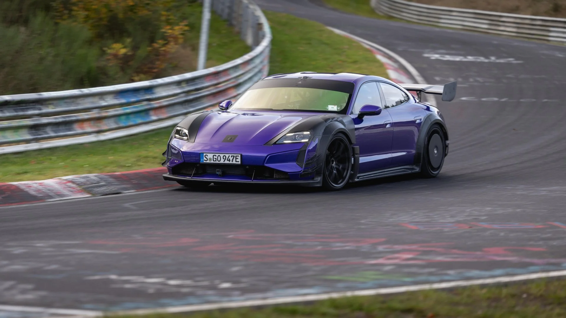 Porsche Taycan Turbo GT mit Manthey Kit auf dem Nürburgring