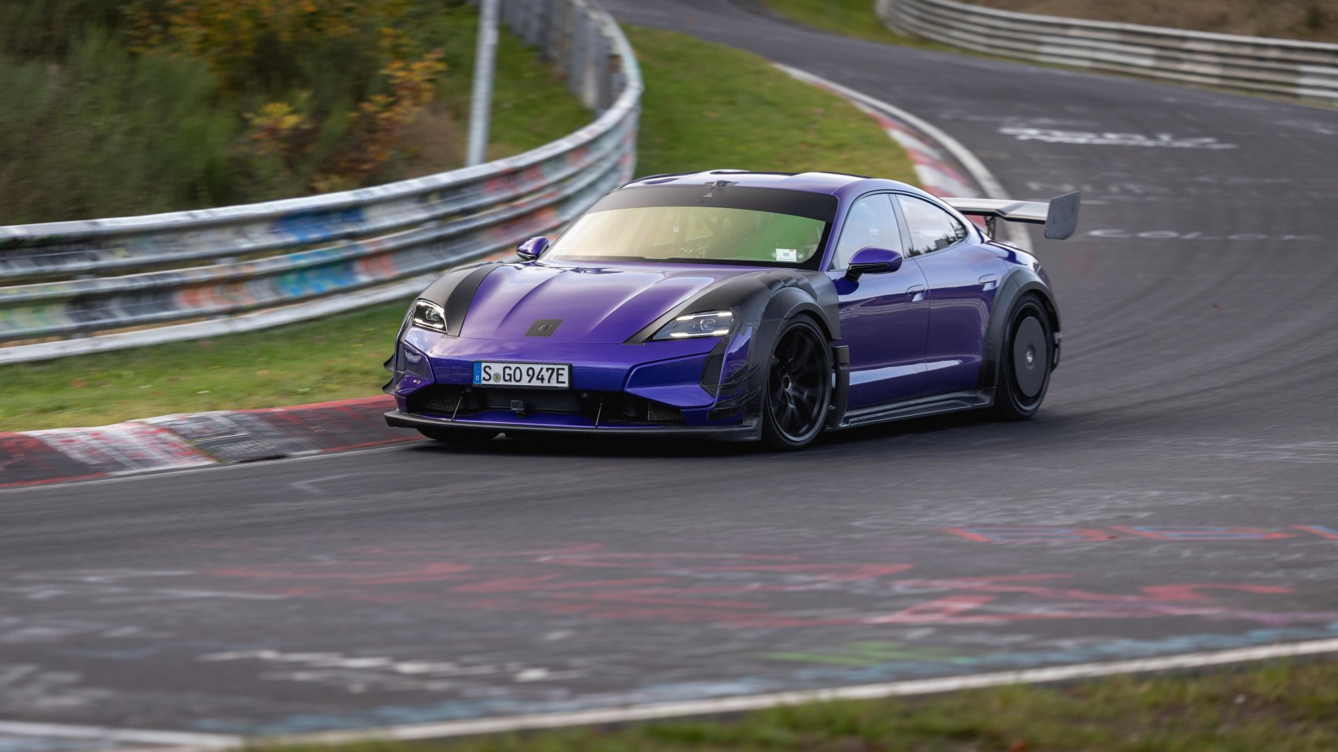 Schnellstes E-Fahrzeug auf dem Nürburgring: Porsche Taycan Turbo GT mit Manthey Kit