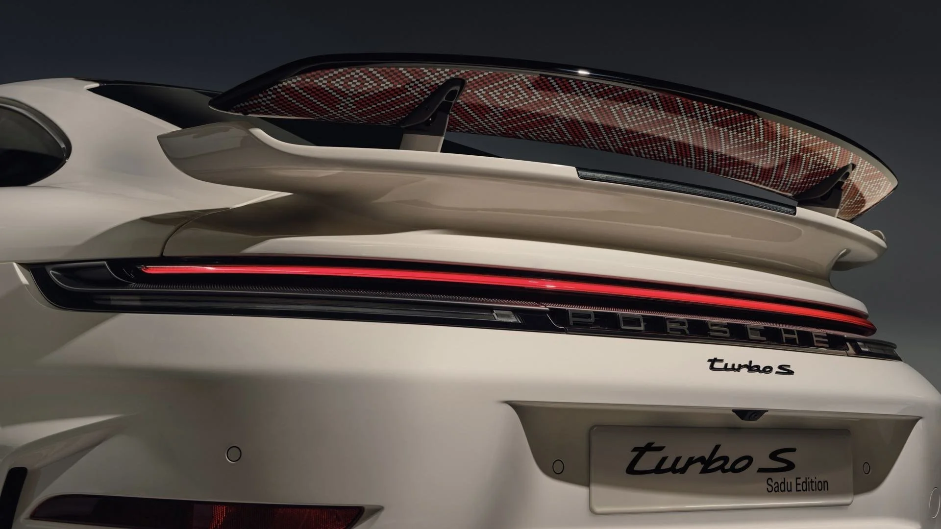 Porsche 911 Turbo S Sadu Edition Flügel