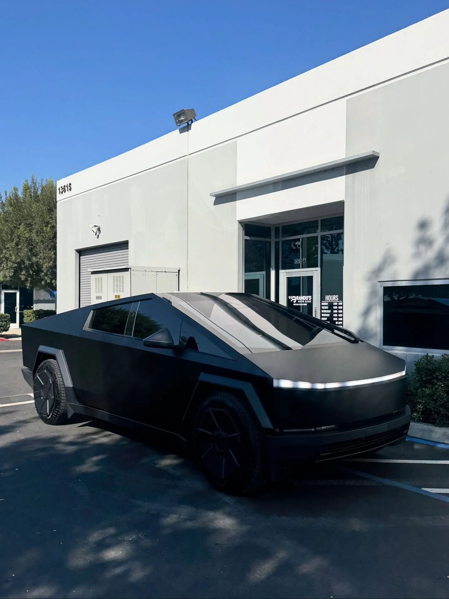 Cybertruck finished in @pureppf Frozen Black Colored PPF. 

10 year warranty
4x thicker than traditional vinyl
Self healing and rock chip resistant. 
The future of color change is @pureppf