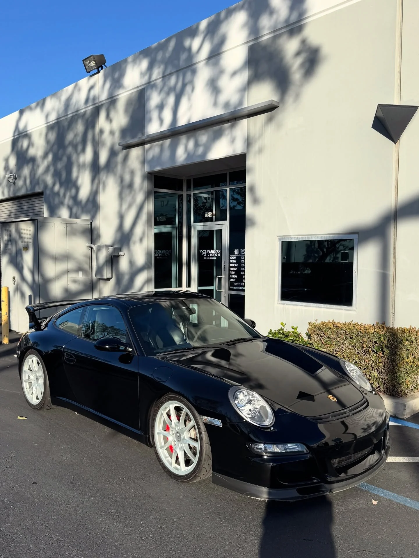 This 997 GT3 came in for some fender PPF that was damaged. Wrapped tucked and beautifully protected!