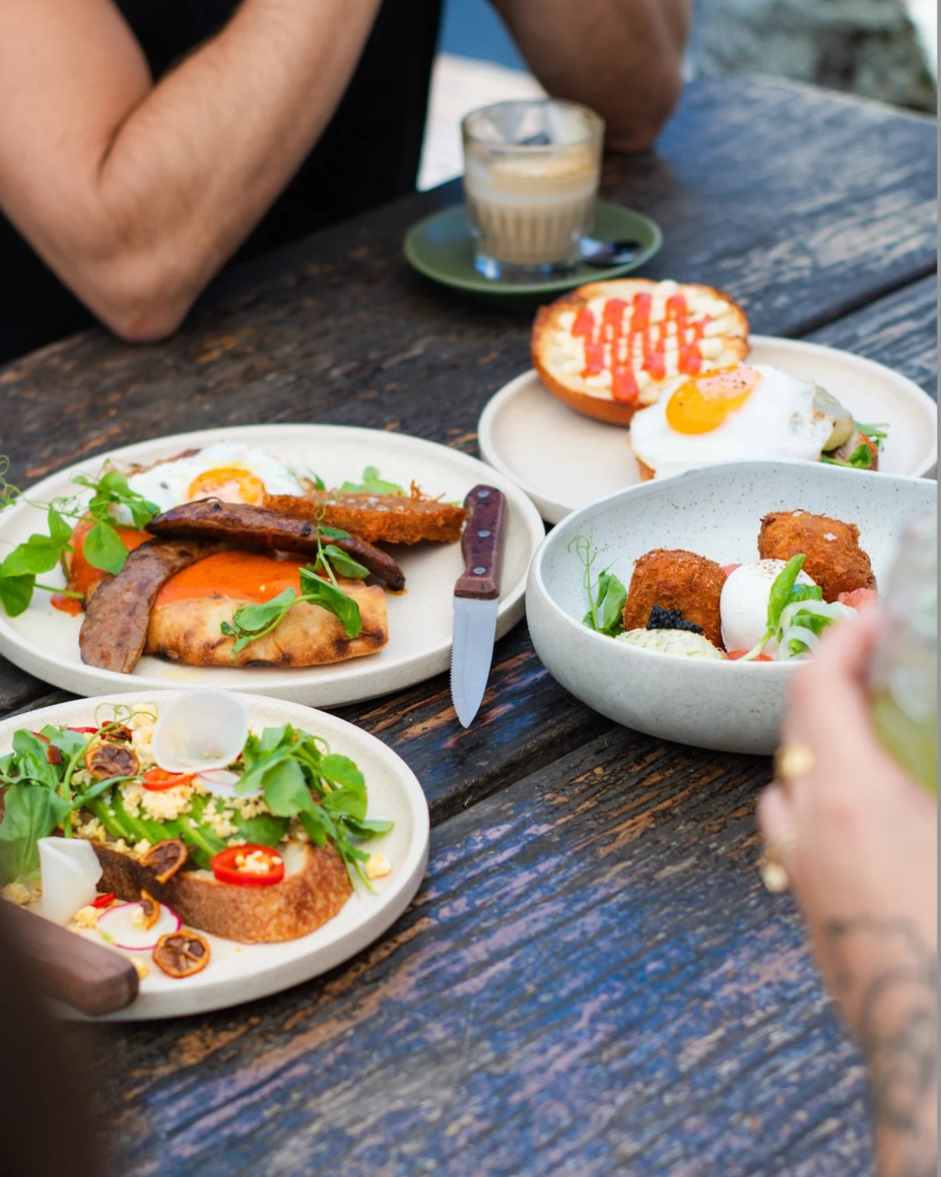 Good mornings start with 👌🏽 ingredients 🌿 Thoughtful produce, slow ferments, a little heat 🌶️ 

Byron Bay | The Roadhouse | Breakfast | eggs | The Roady | Byron Bay Food | Byron Bay Eats | Matcha | Coffee | Best Breakfast | AllPress