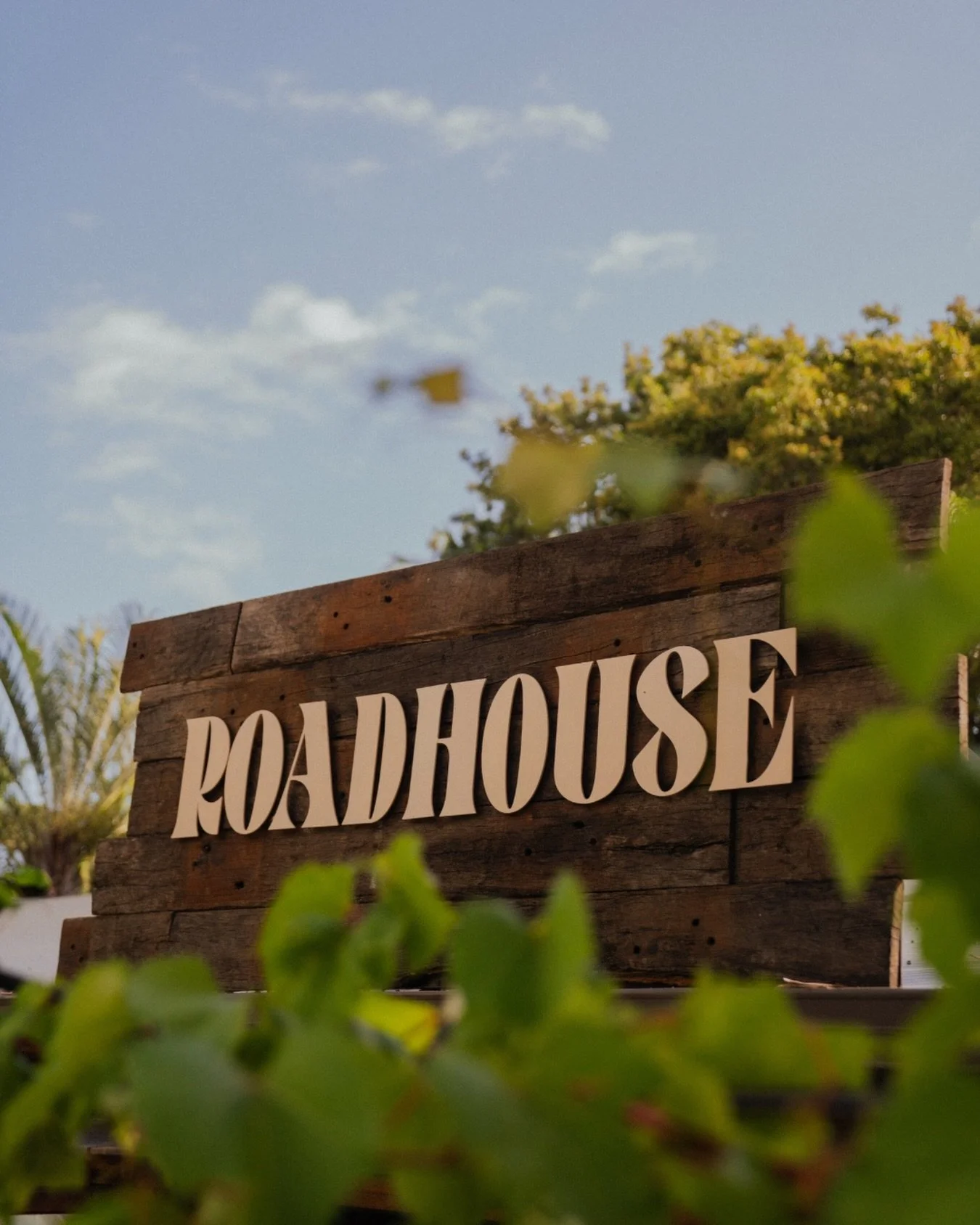 We are obsessed with our new sign! No, we had not changed our name to Peaches (as we were asked more than once 😂), @andreapedacihandcrafts made us an epic recycled timber sign and it&rsquo;s taken us a minute to install it! But, it was worth the wai