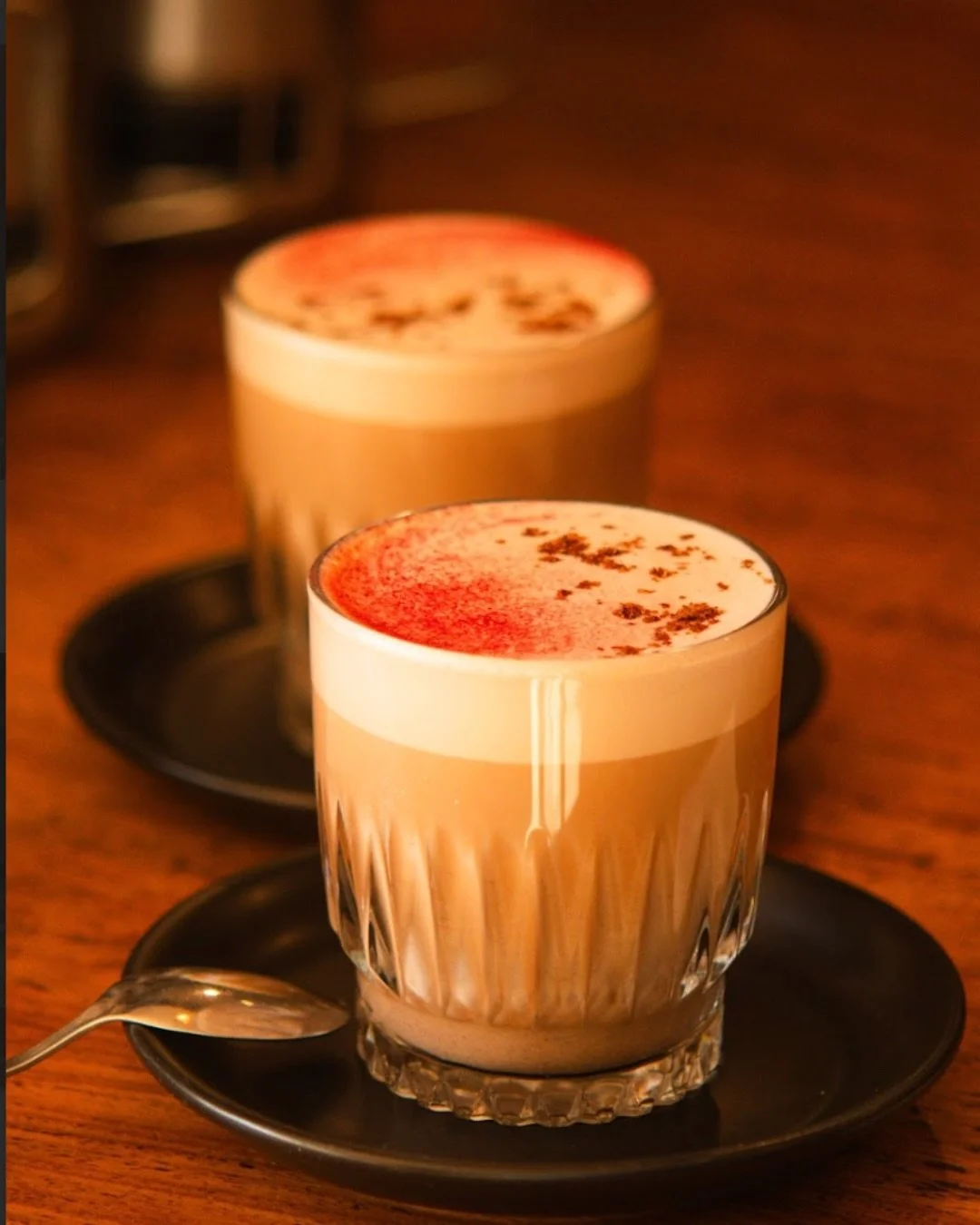 Tumeric, ginger, cacao, matcha, lion&rsquo;s mane&hellip; Just a few of the good things your body will thank you for in our warm or cold tonics ☕️ 🍹