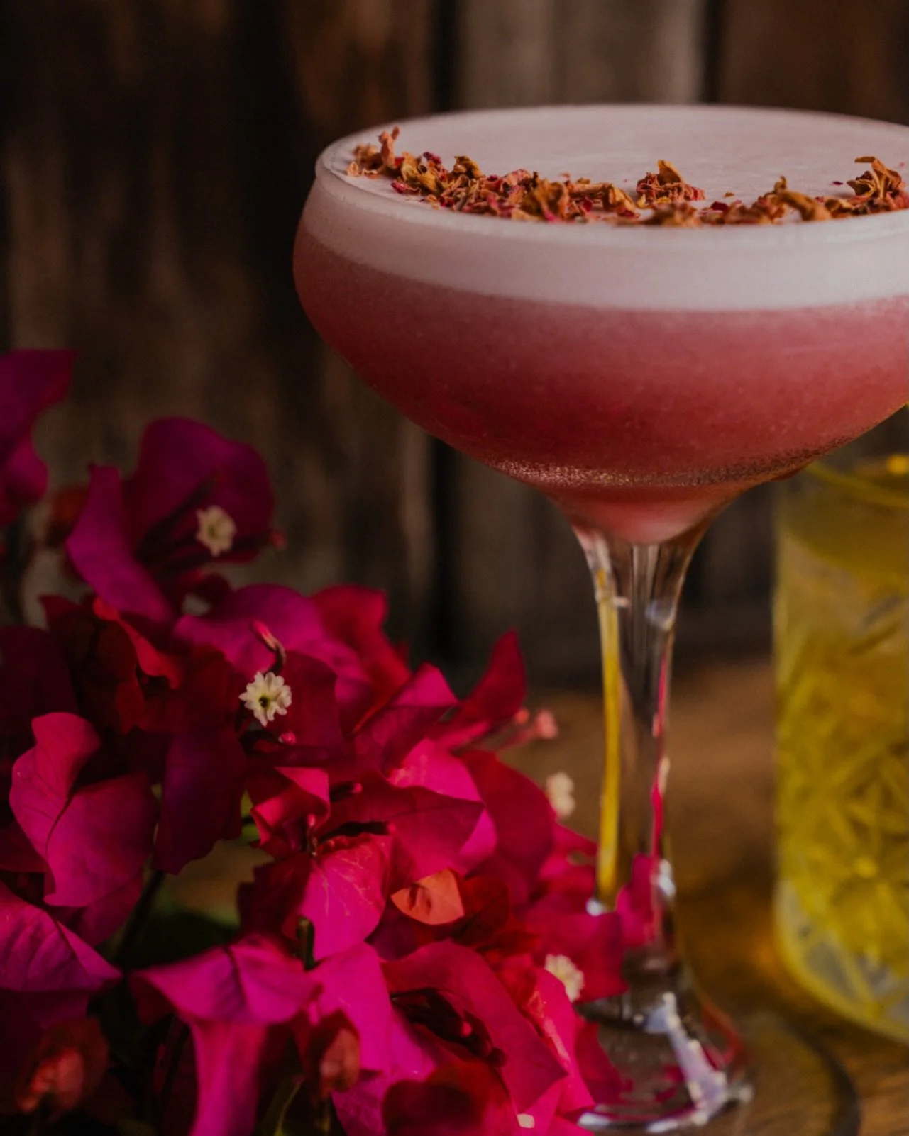 Blush Tide 🌊💗 Gin, St-Germain, lemon + raspberry. She&rsquo;s bright, floral, w just the right amount of blush. Sunset sips at Roadhouse, Byron Bay. 🍋✨