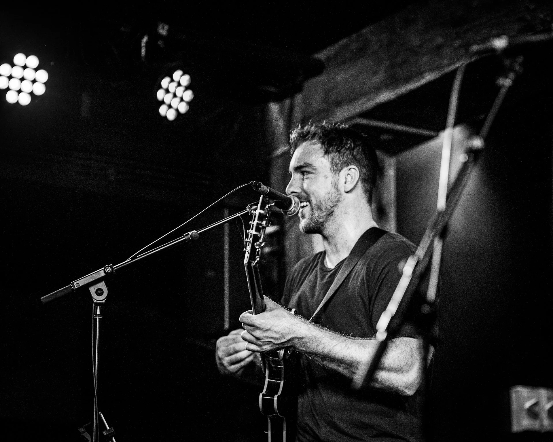 Chris Sheehy duo live at THe Roadhouse Byron Bay