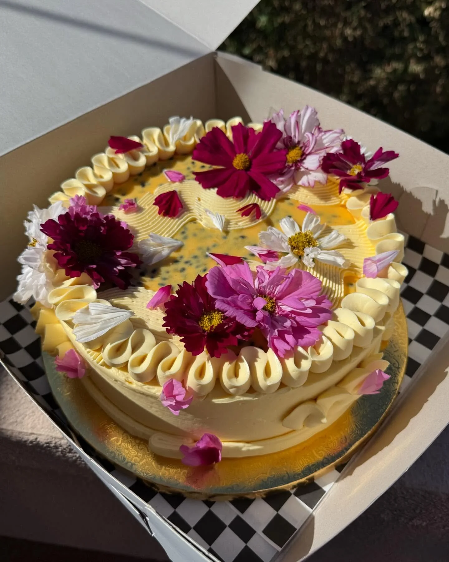 Passion fruit = life! Love that everyone loves this cake!!! It&rsquo;s my fav to make and decorate custom variations of!! Thank you @_sassmasteremm aka LA cafecito guru!! 💛🙏