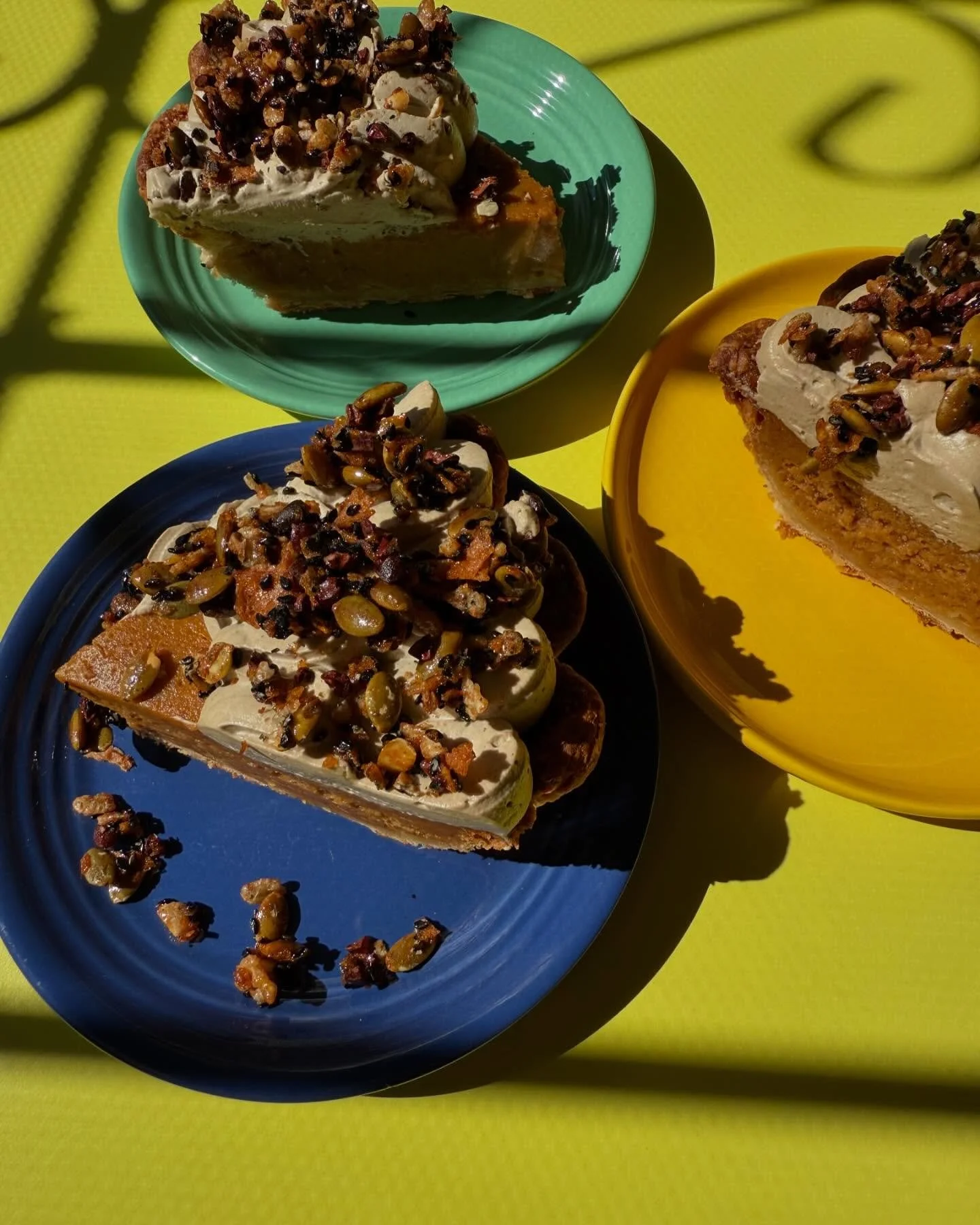She&rsquo;s not your basic pumpkin!! 🎃👻

PUMPKIN PiE w/ soft cream lightly sweetened with earthy/nutty/chocolatey hojicha and topped with pepita/cocoa nib/feuilletine/maple crunch 

DM or shoot me an email to get your very own for pickup in Boyle h