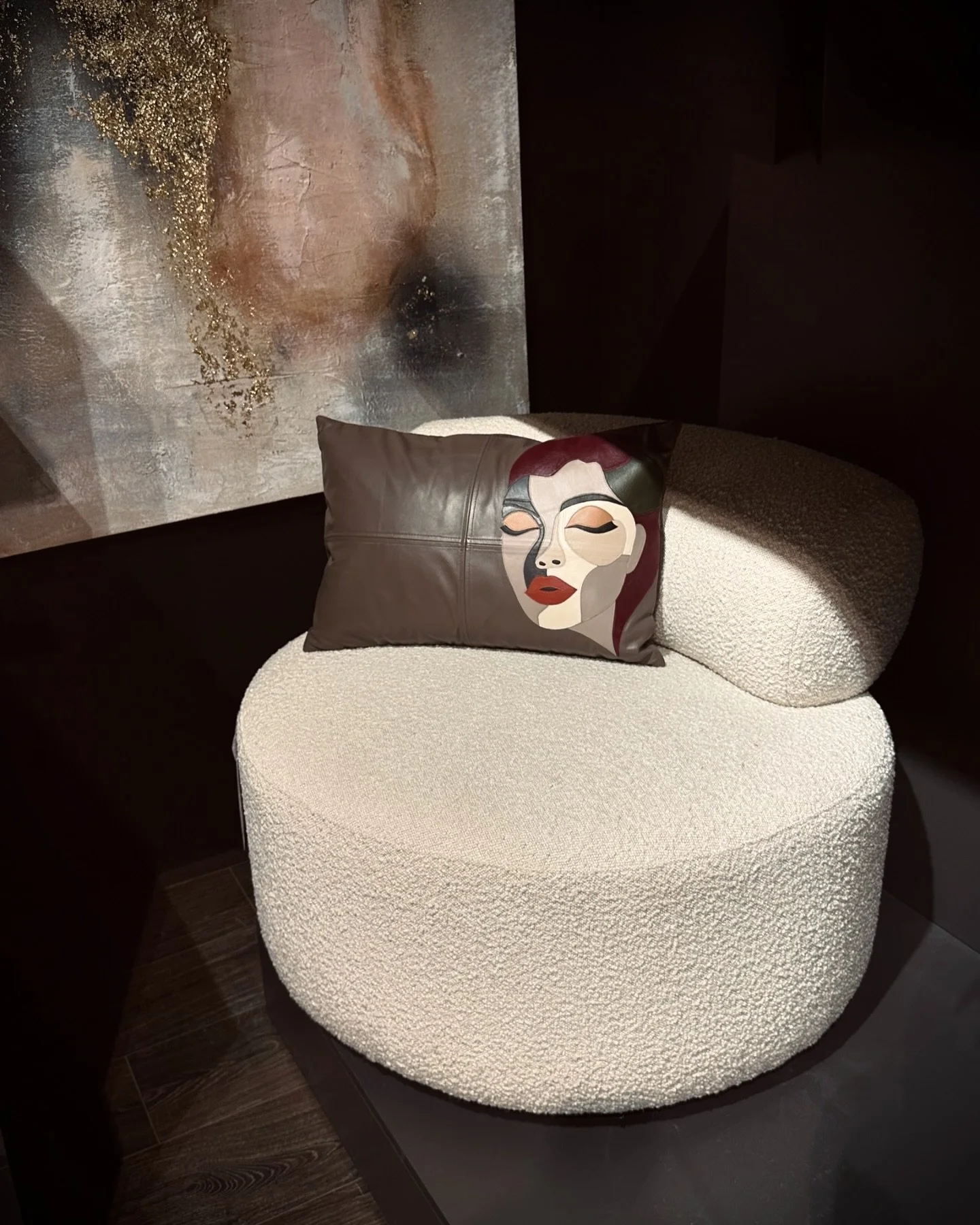 I nostri cuscini in pelle si abbinano perfettamente ai mobili imbottiti di qualsiasi tessuto o texture. L&rsquo;importante &egrave; scegliere il colore giusto!
