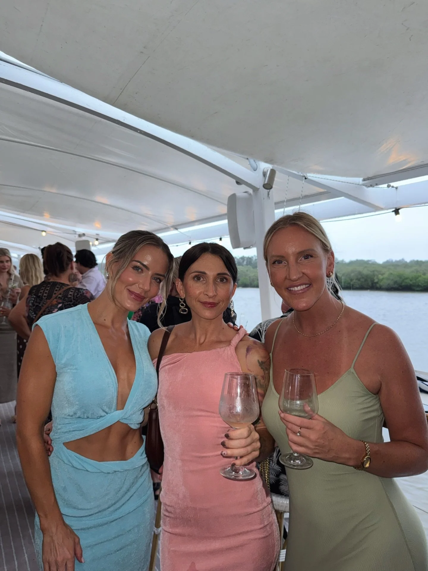 A boogie with the gals is good for the soul 💞👯&zwj;♀️