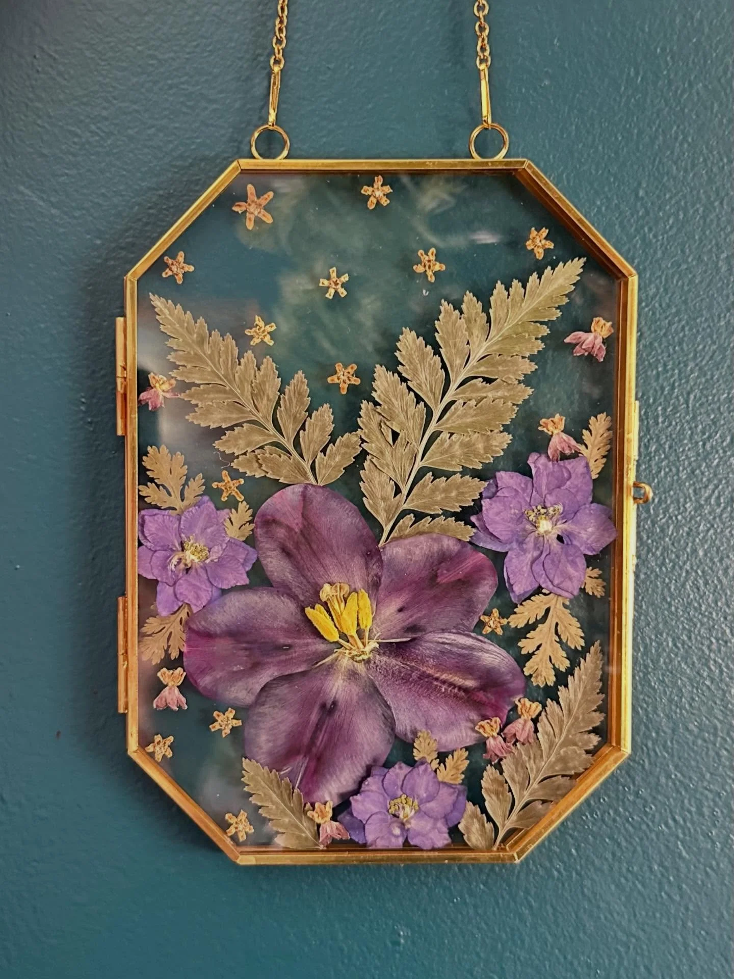 Some pressed flower frames I&rsquo;ve been working on lately. 🌺