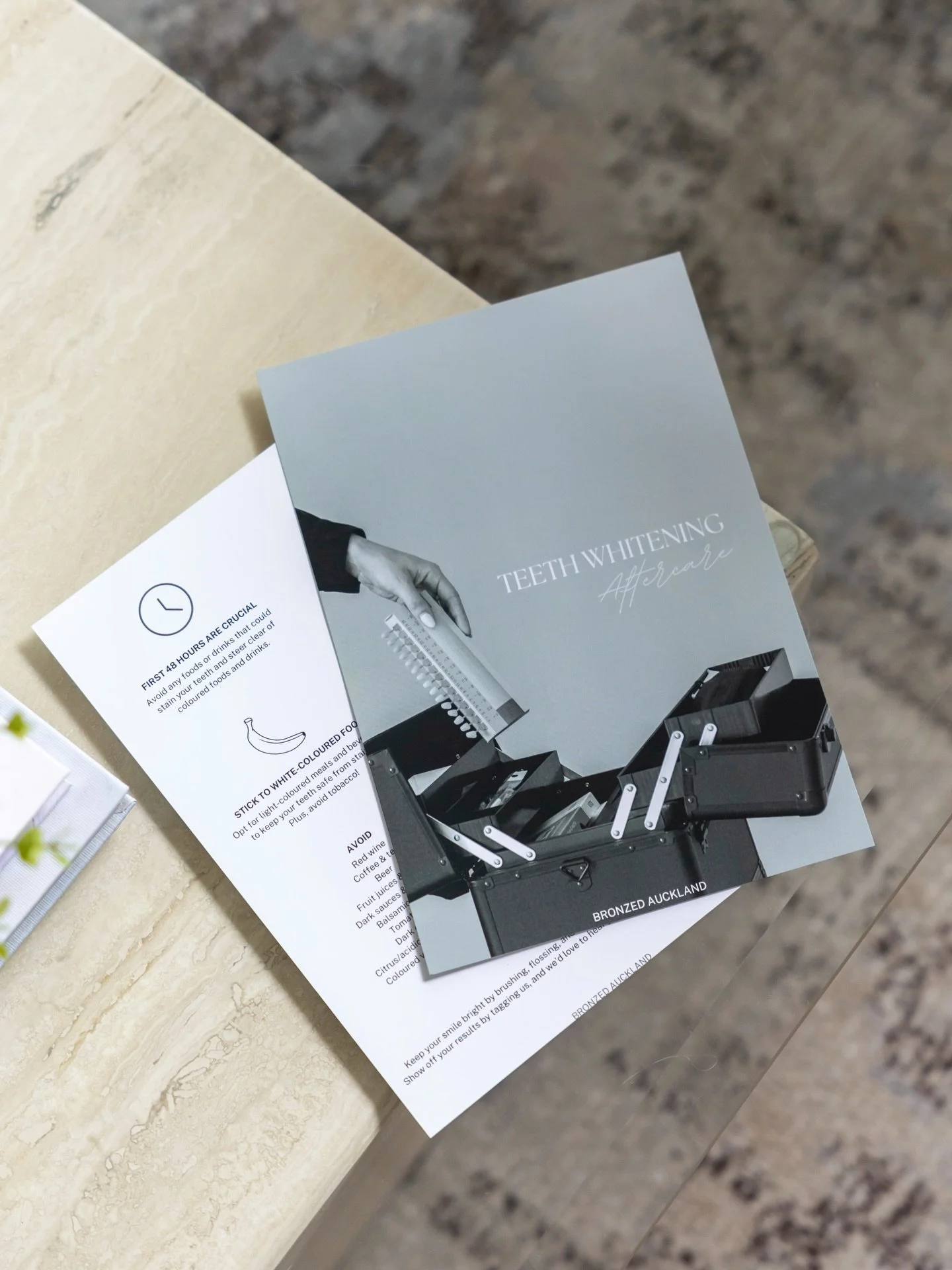 Professional Auckland mobile teeth whitening service, direct to your door. Home, the office, evenings, weekends - when it best suits you. 

#aucklandteethwhitening #teethwhitening #aucklandbeauty #beautysalon #auckland