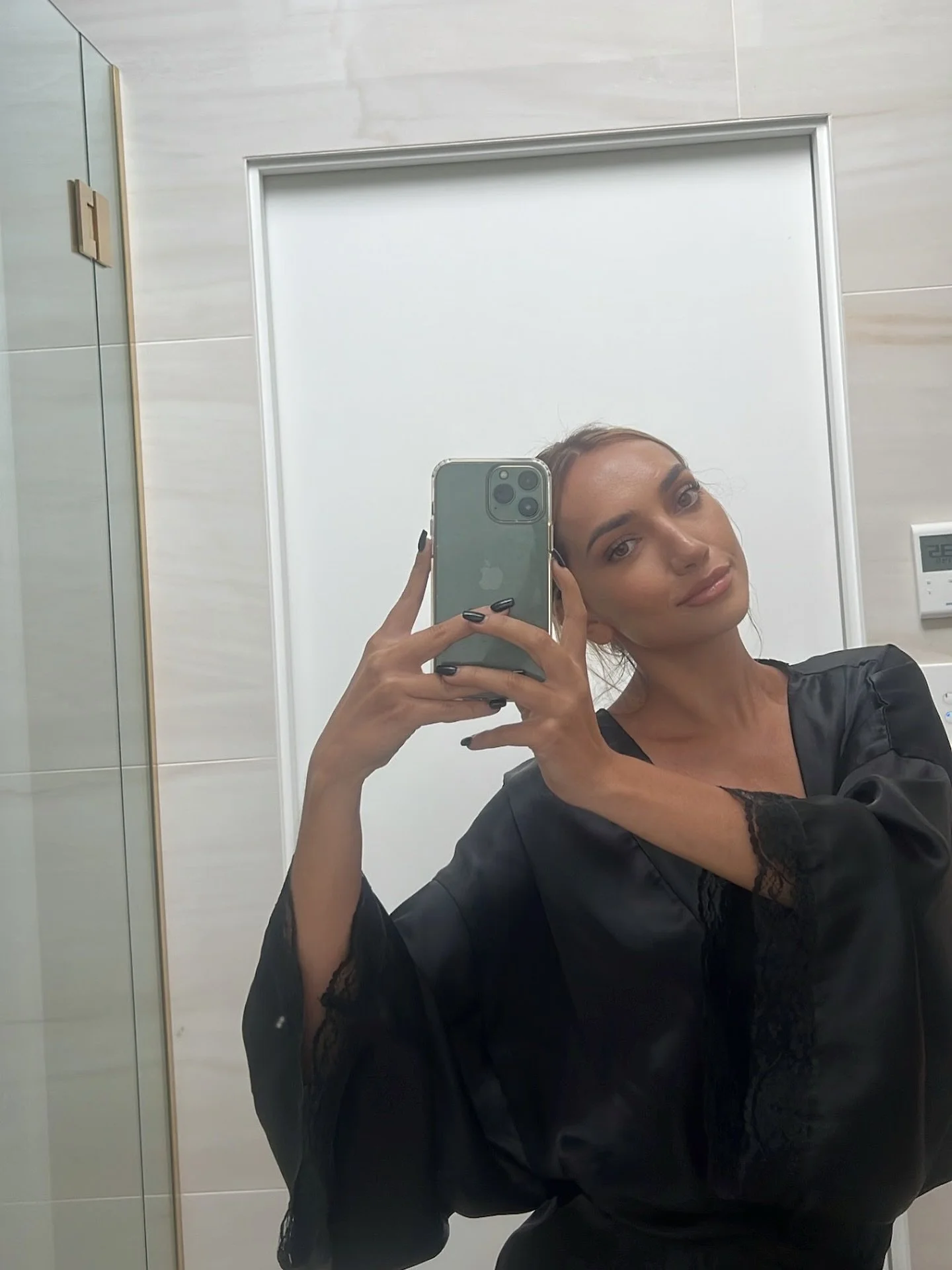 How long does it take?

The spray tanning session? Depending on how long we chat for&hellip; I can be in and out within 30 minutes.

As for marination time: all of our formulas we use are express and usually take 1-2 hours. During your appointment, w