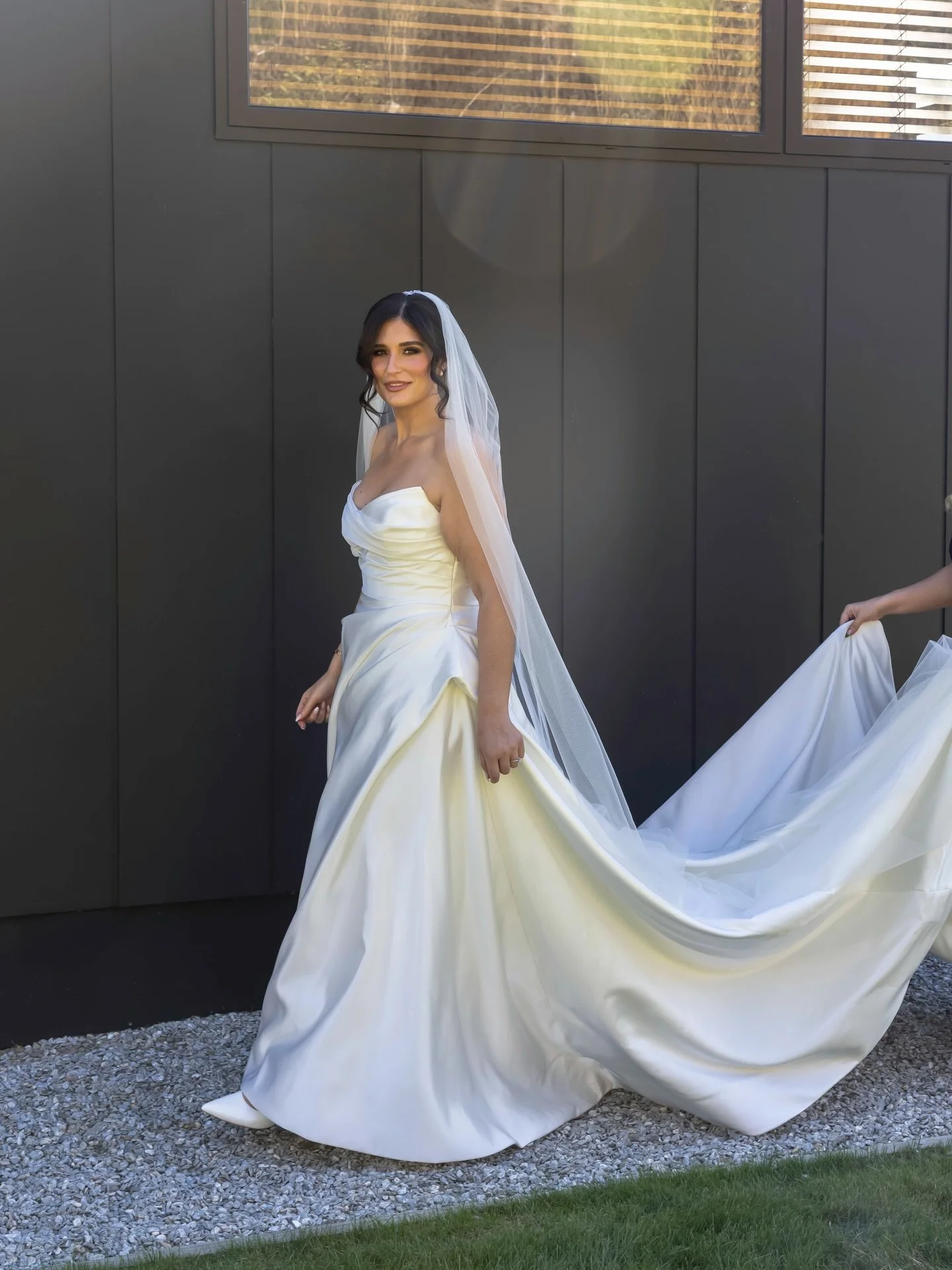 Absolutely breathtaking @sammielise ✨ 
Natural bridal spray tan for our gorgeous Sam. 

Dress: @ivorythread_bridal 
Makeup: @kirsty.makeupartist 
Hair: @queenstownbridalhairandmakeup 
Photography: @sabi.collective 
Spray tan: @bronzedauckland 

#spra