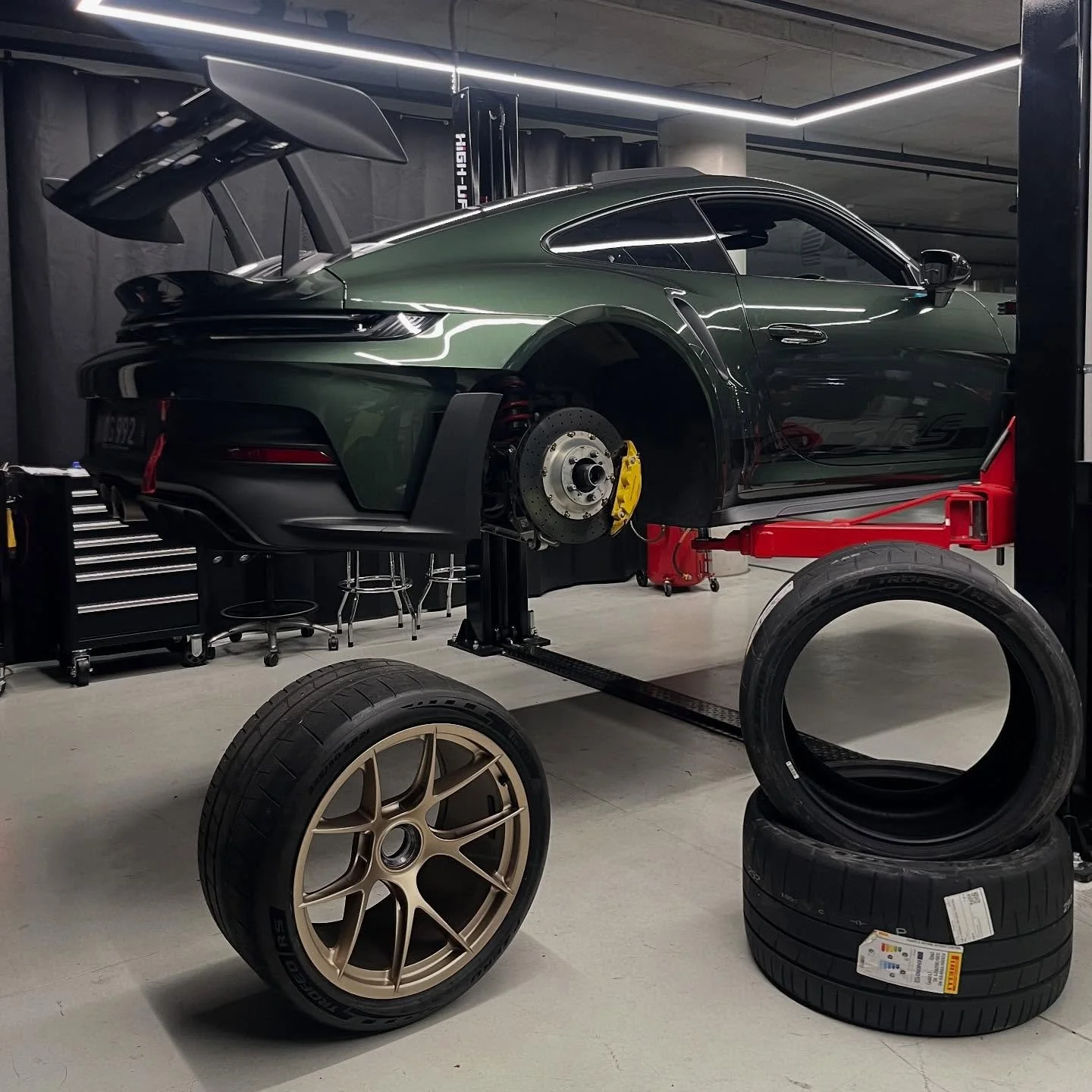 New handle bar grips to hang onto…
#porsche #porschemotorsport #porscheaustralia #pirelli #pzero