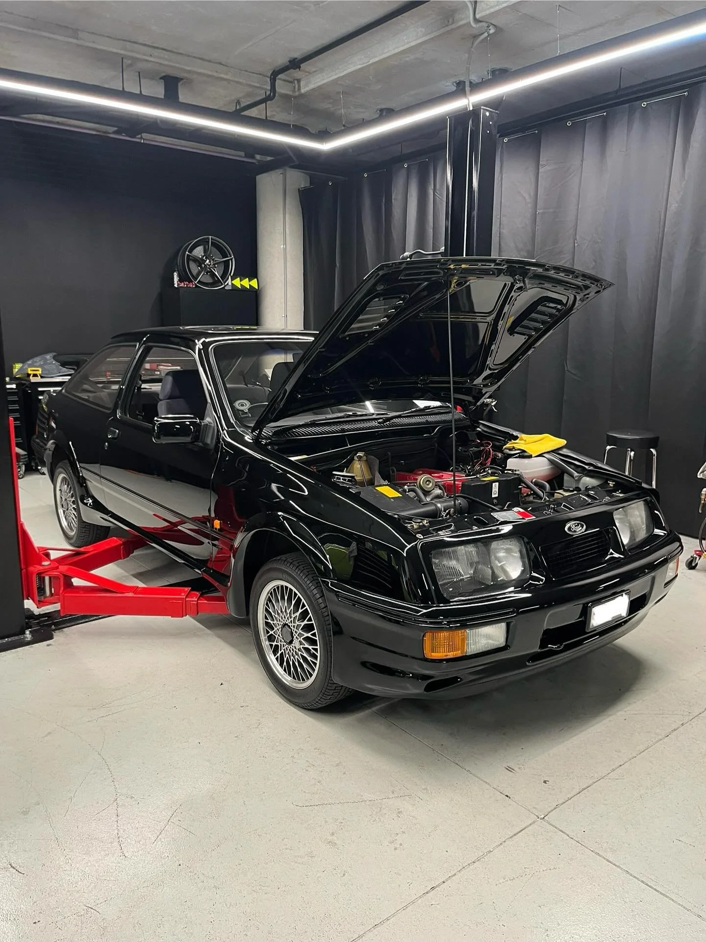 Prep work before tearing up the Pyrenees ๐๐ป๐บ๐ป
#ford #cosworth #sierra #fordsierra #fordaustralia