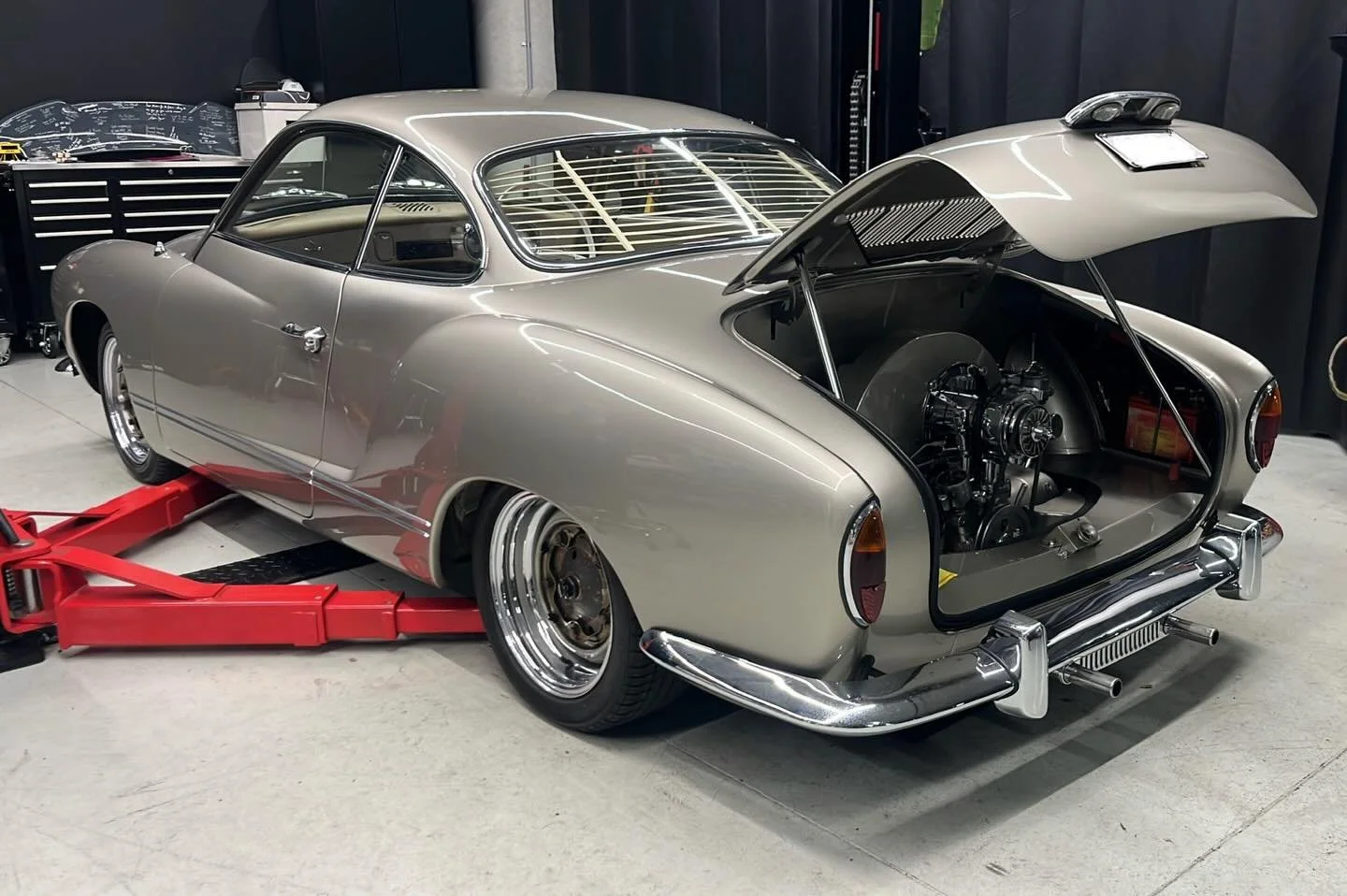 Beautifully slammed !

#vw #vwaustralia #karmannghia #aircooledvw