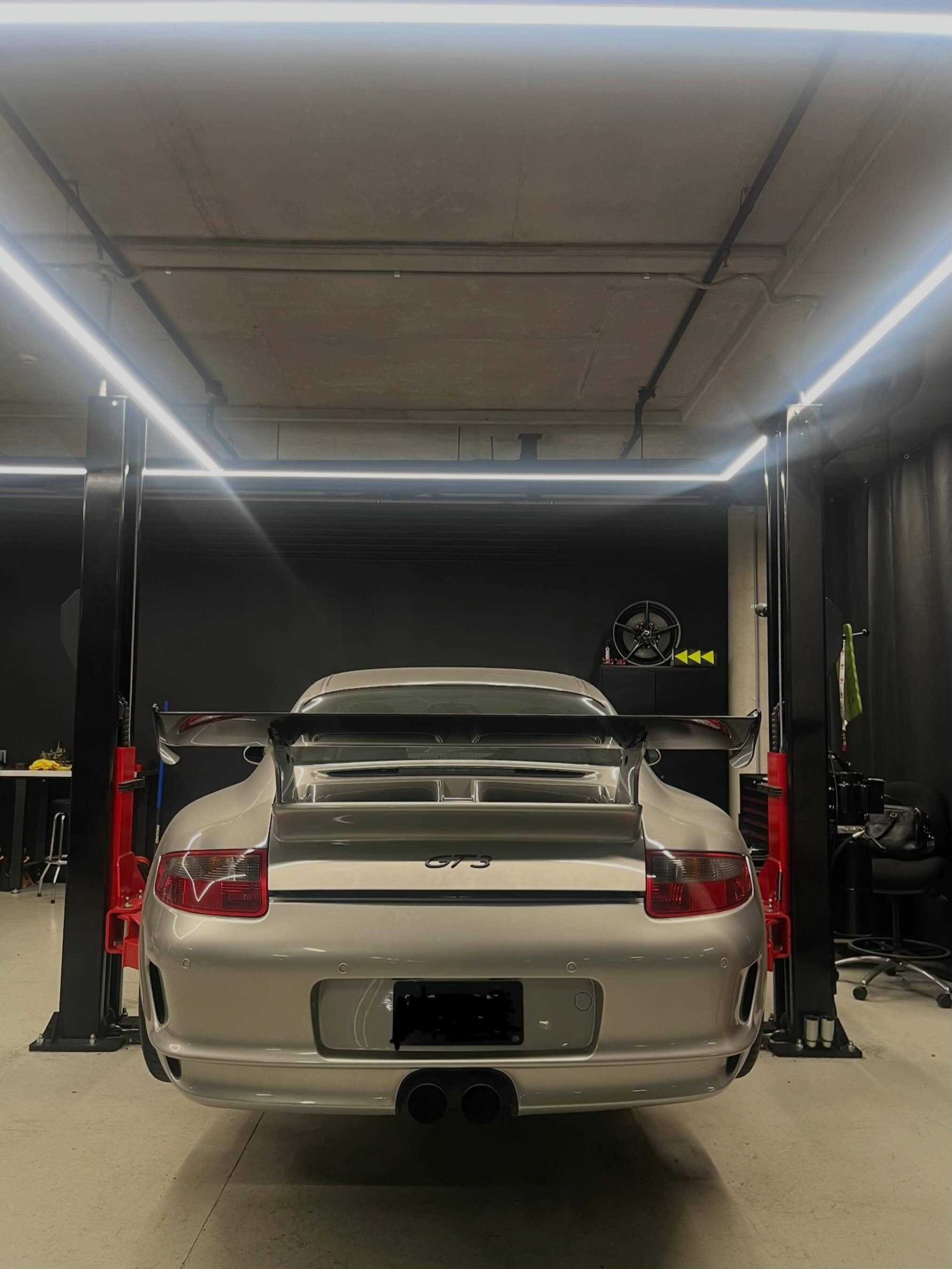 Straight lines 

#gt3 #porsche #911 #porscheaustralia