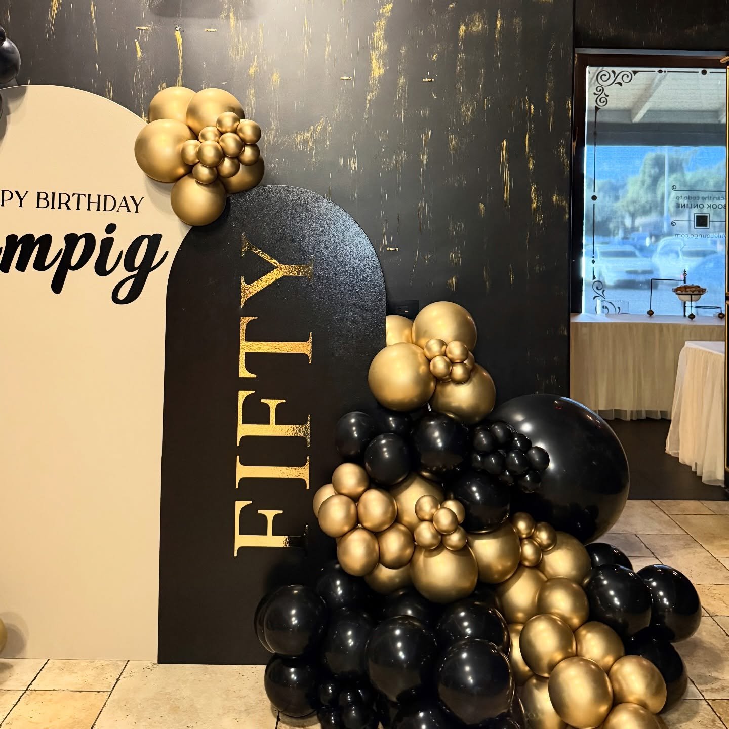 Where black, gold, and celebration meet ✨ thank you to our wonderful client @clarrrr14 for always trusting us with your events. 
.
.
.
.
.

#GoldenGlowEvents #BalloonDecorLosAngeles #LuxuryBalloonDecor #BlackAndGoldParty #explore