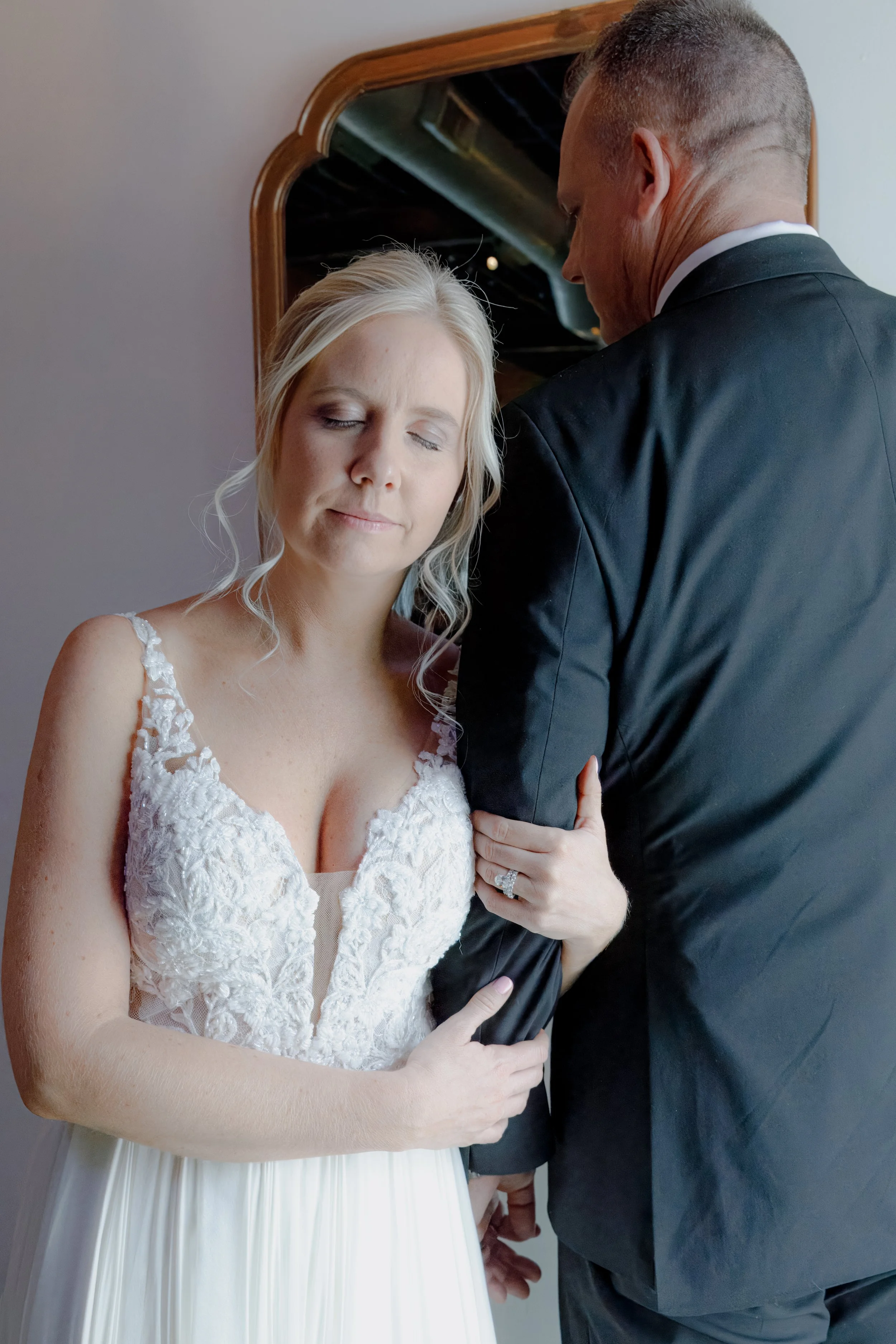 Why Calm Wedding Photography Changes the Experience