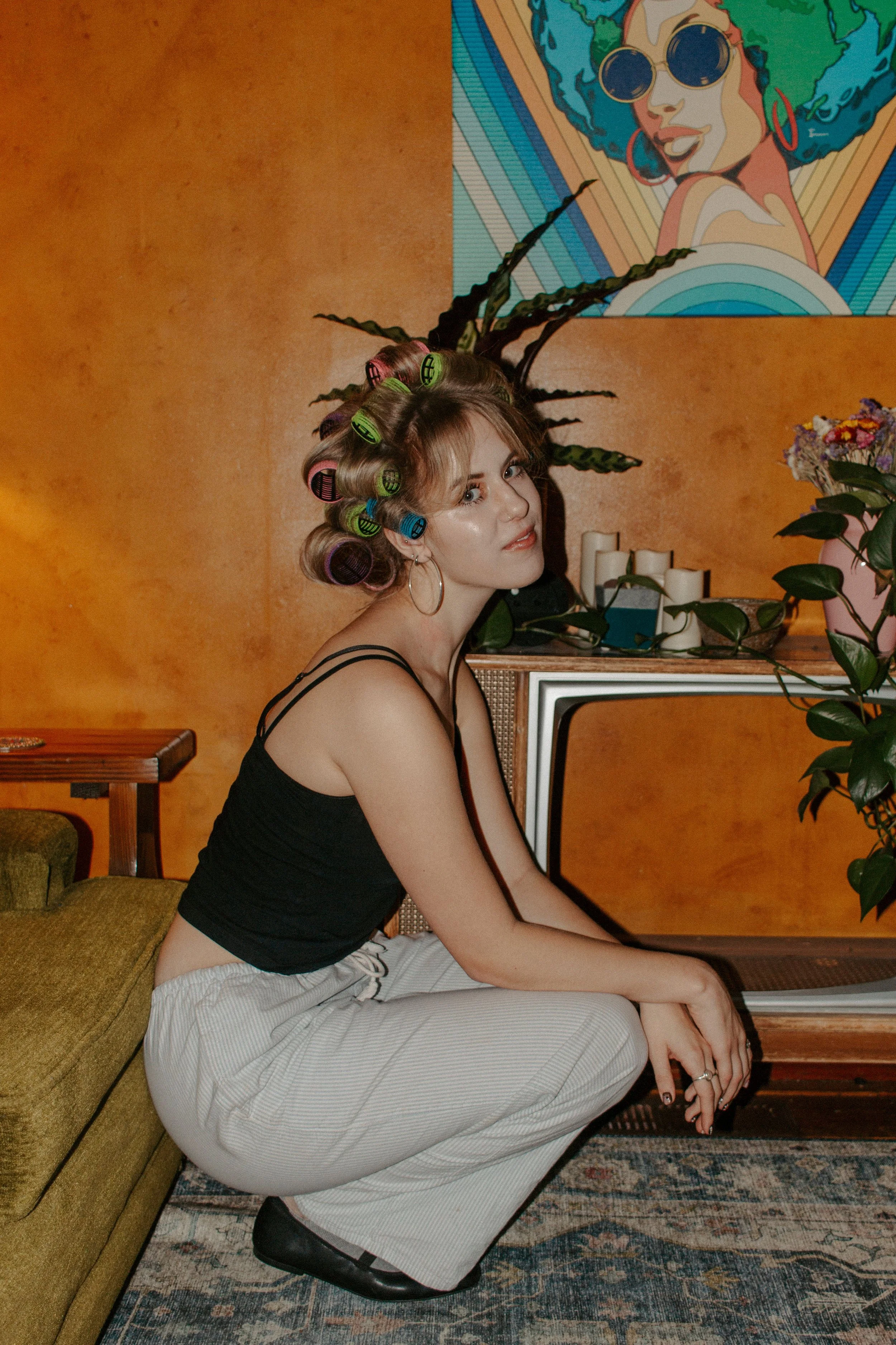 girl crouches in font of couch at coffee shop