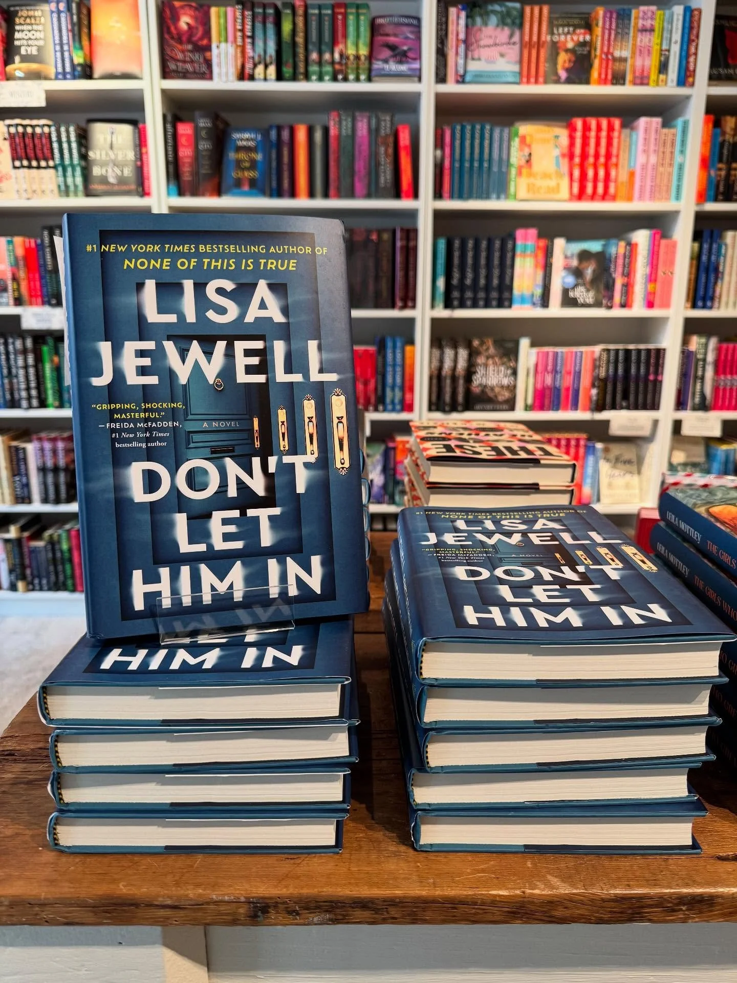 It’s our favorite day…. New Release Tuesday! ✨🌺
🌿Don’t Let Him In by Lisa Jewell 
🌿The Compound by Aisling Rawle
🌿Room on The Sea by Andre Aciman
🌿A Treachery of Swans by A.B. Poranek 
🌿The Girls Who Grew Big by Leila Mottle