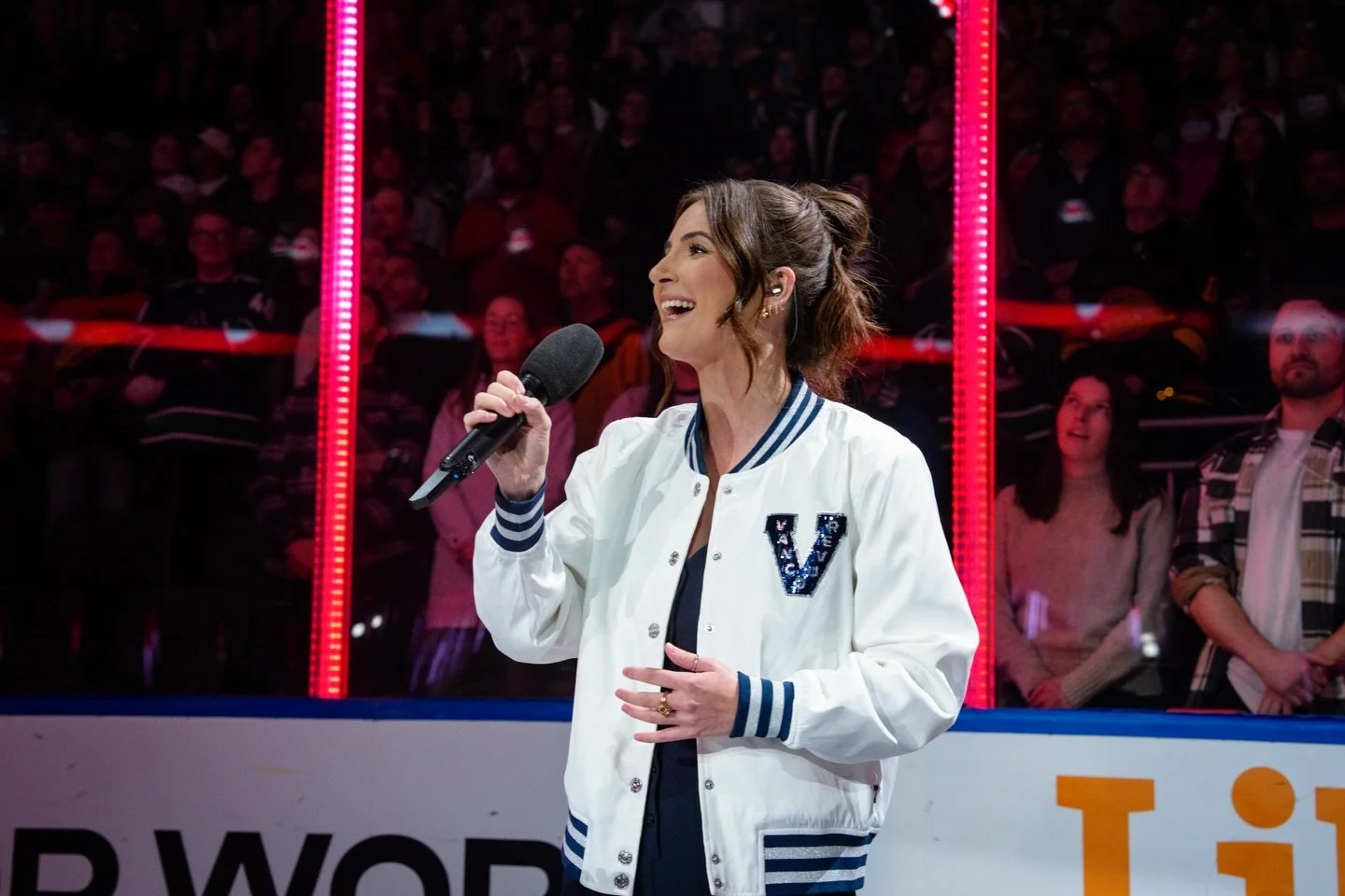 In my element🎤🇨🇦✨

📸 @jeffvinnick