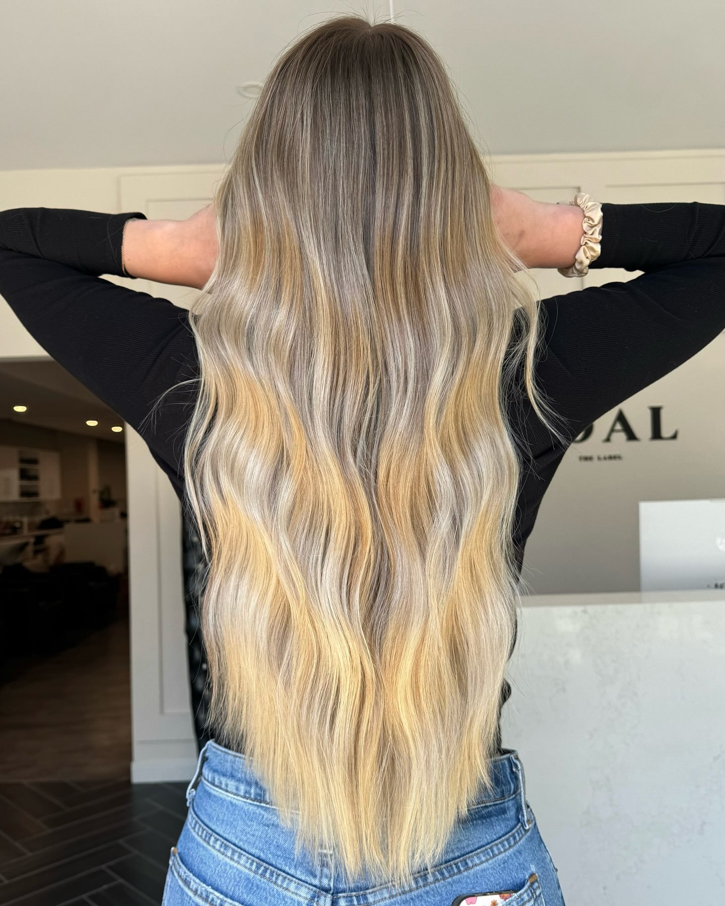 Long, lived-in, and luxe✨
Hair by: @hairbycourtneyzajac 
&bull;
&bull;
#soal #soalthelabel #winnipeg #winnipegsalon #winnipeghairstylist #livedinblonde #blondebalayage #summerhair #redkenpro #mastersofbalayage