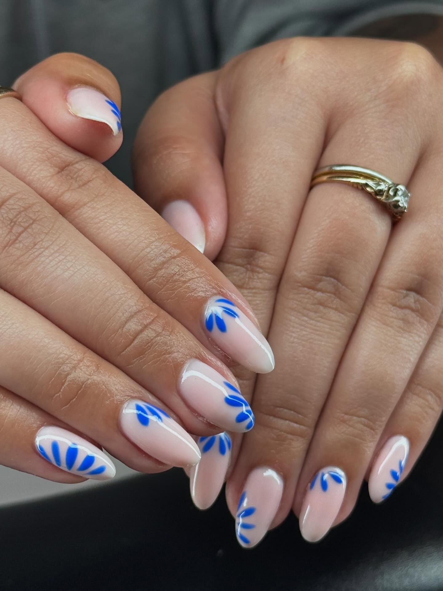 Colour of the week🦋🌀🩵🫐🪼
Nails by: @groovynailstudio 
&bull;
&bull;
#soal #soalthelabel #winnipeg #winnipegsalon #winnipegnails #winnipegnailtechnician #nails #nailart #summernails