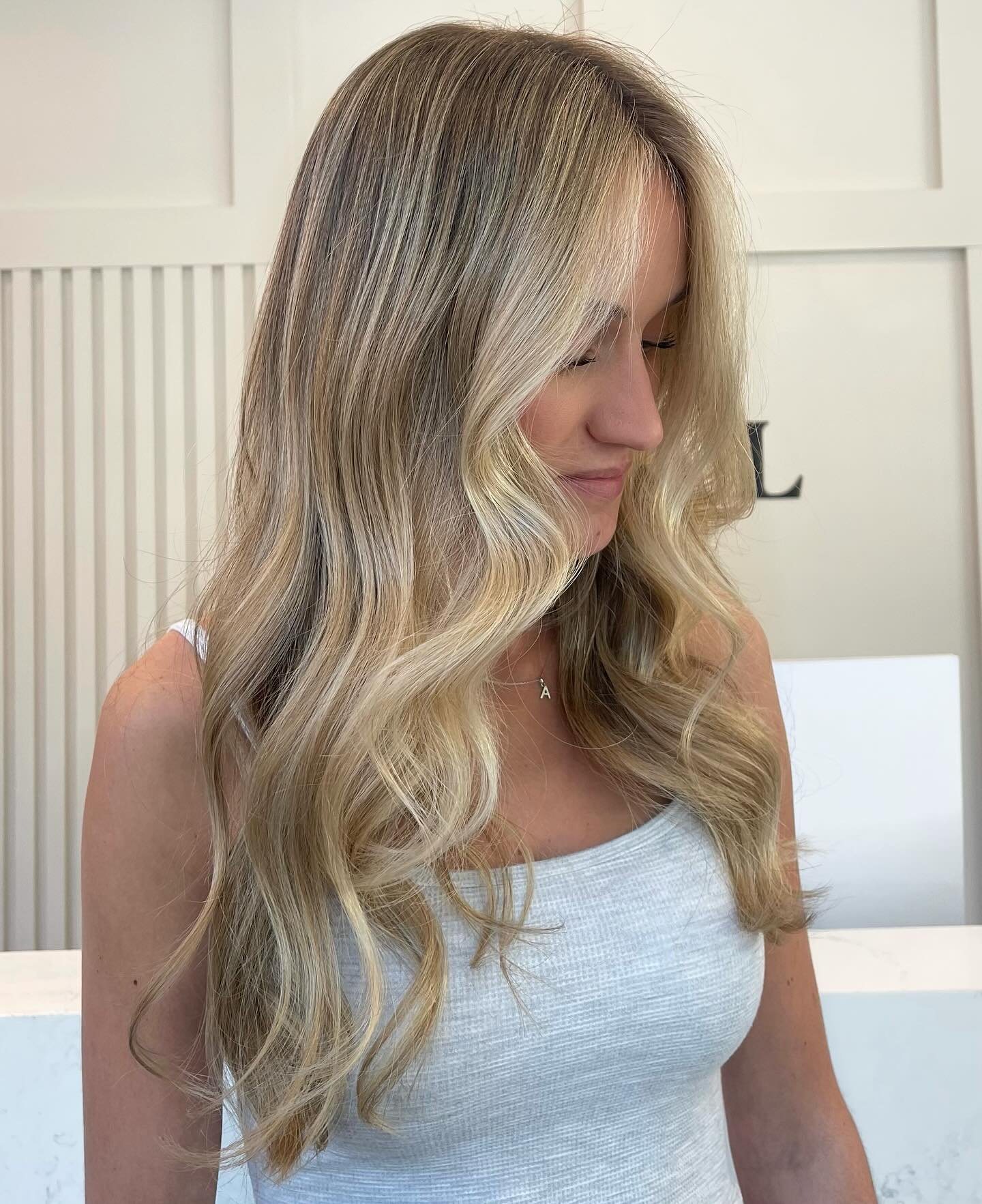The perfect amount of warmth and brightness👩🏼&zwj;🍳💋
Hair by: @like_alyssia 
&bull;
&bull;
#soal #soalthelabel #winnipeg #winnipegsalon #winnipeghair #summerblonde #blondebalayage #blondehighlight #redken