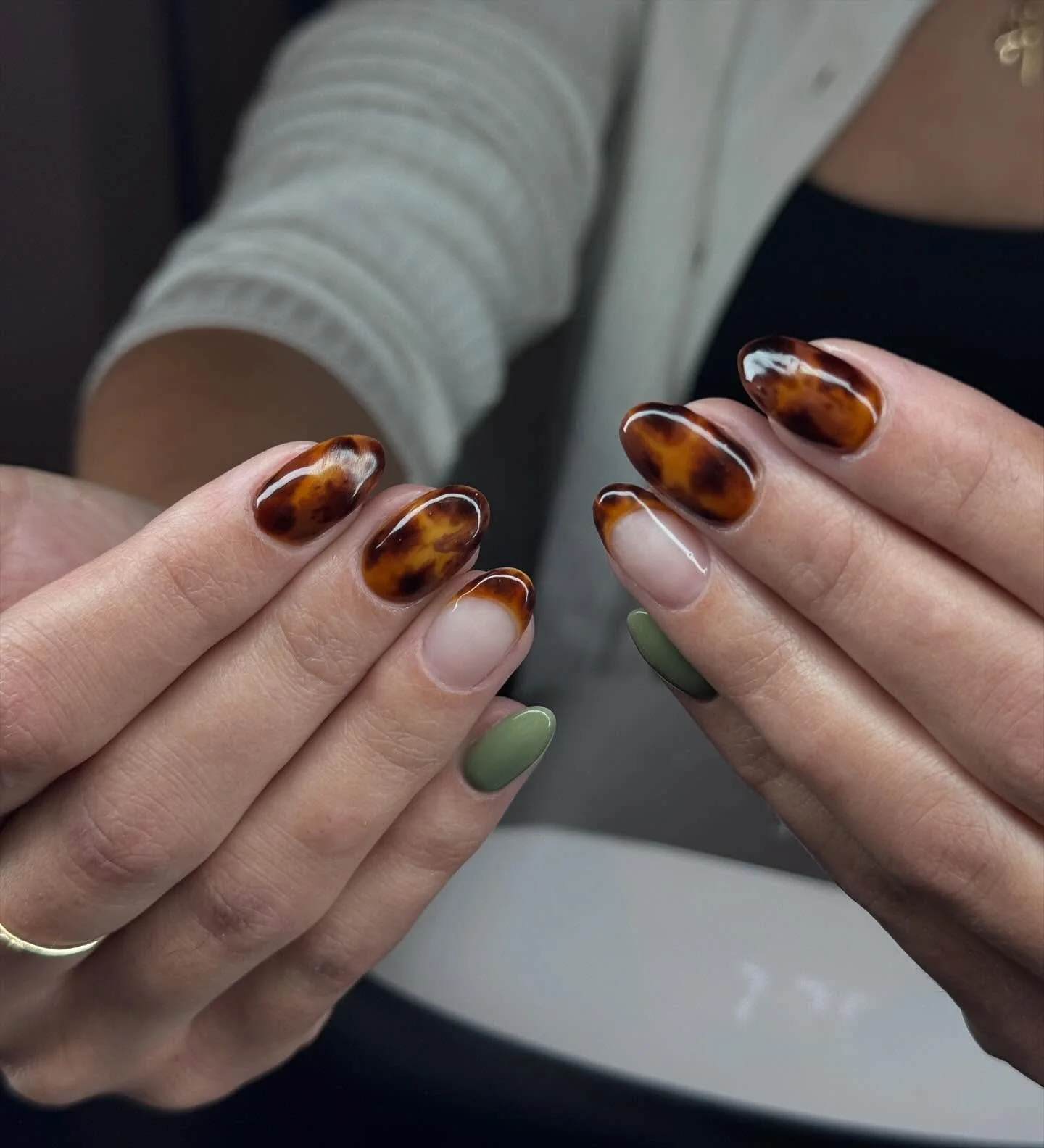 🐢🤎
Nails by: @groovynailstudio 

P.S. only 14 weeks left in 2025, don&rsquo;t forget to pre-book your nail appointments for the rest of the year!!
&bull;
&bull;
#soal #soalthelabel #winnipeg #winnipegsalon #winnipegnails #winnipegnailsalon #nailsna
