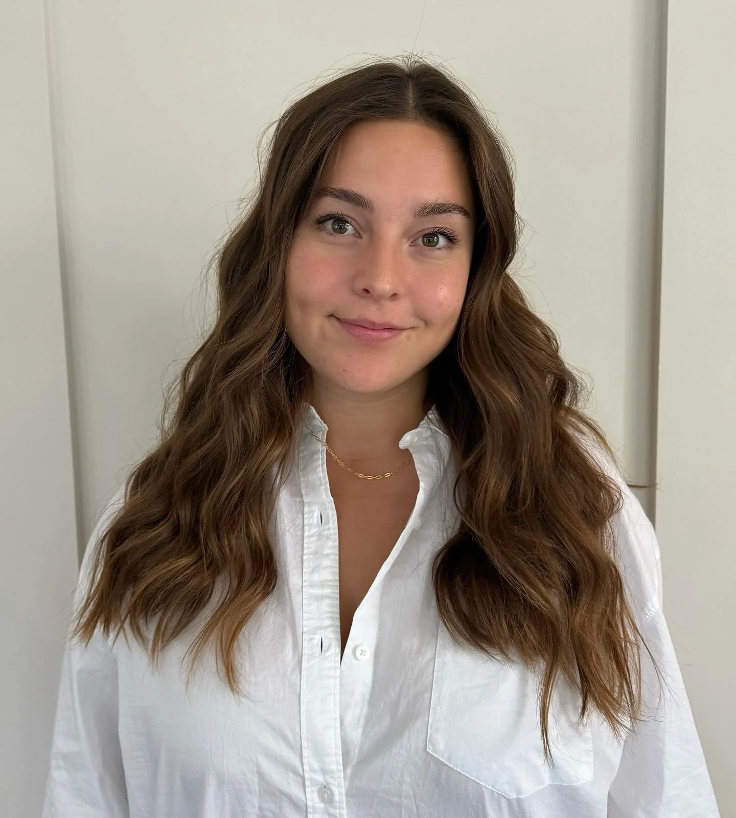 Meet Kate!🫶🏻✨

The newest member of our SOAL team! Kate is the friendly face behind the front desk and the voice that answers your phone calls! 

Kate is new to the hair world, but she&rsquo;s not new to connecting with people. With years of experi