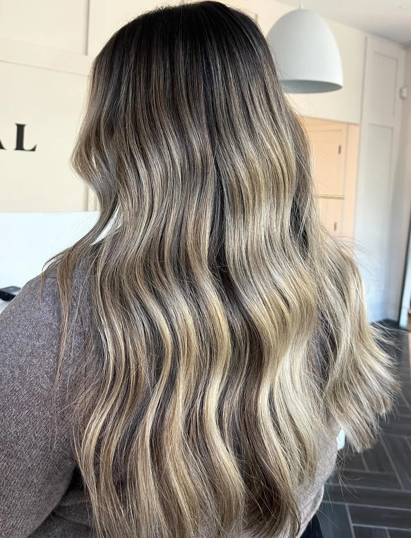 Dimensional&amp;ashy🤍
Hair by: @hair_by_emily___ 
&bull;
&bull;
#soal #soalthelabel #winnipeg #winnipeghair #ashyblonde #ashybalayage #blondebalayage #hairinspo