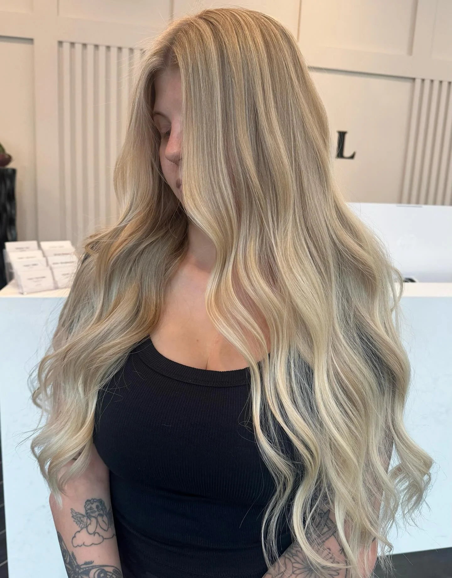 Hair of our dreams🧜🏻&zwj;♀️
Hair by : @brynn.hair 
&bull;
&bull;
#soal #soalthelabel #winnipeg #winnipegblonde #blondehighlight #blondeinspo #redkenpro