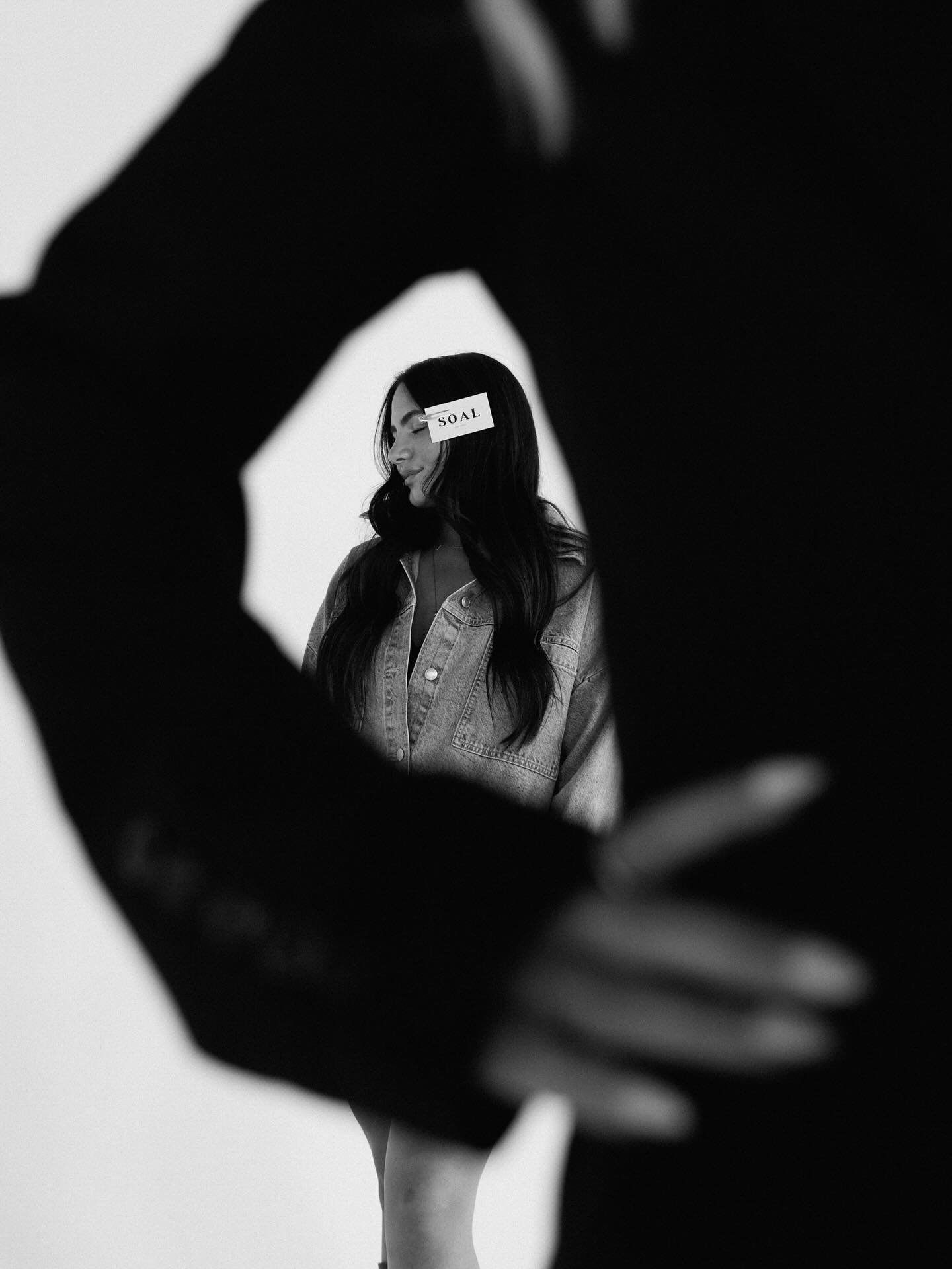 ✨Winter hair rescue!✨

As the weather gets colder, our hair naturally gets drier, so we&rsquo;re giving your strands some extra love! ❄️💛

For a limited time, receive a FREE deep conditioning treatment with any colour service.
Your treatment will be