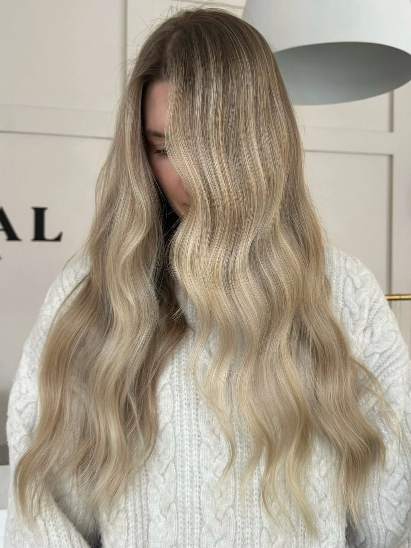 Soft blonde with depth, texture and zero harsh lines 🌟
Hair by @hairbycourtneyzajac 
&bull;
&bull;
#soal #soalthelabel #winnipeghair #winnipegsalon #winnipeg