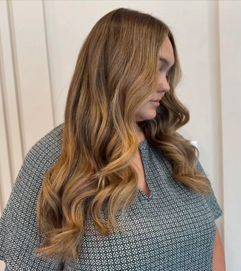 Warm tones on a cool day✨
Hair by: @hairbybeej 
&bull;
&bull;
#soalthelabel #winnipeghair #soalhair #winnipegsalon #balayage