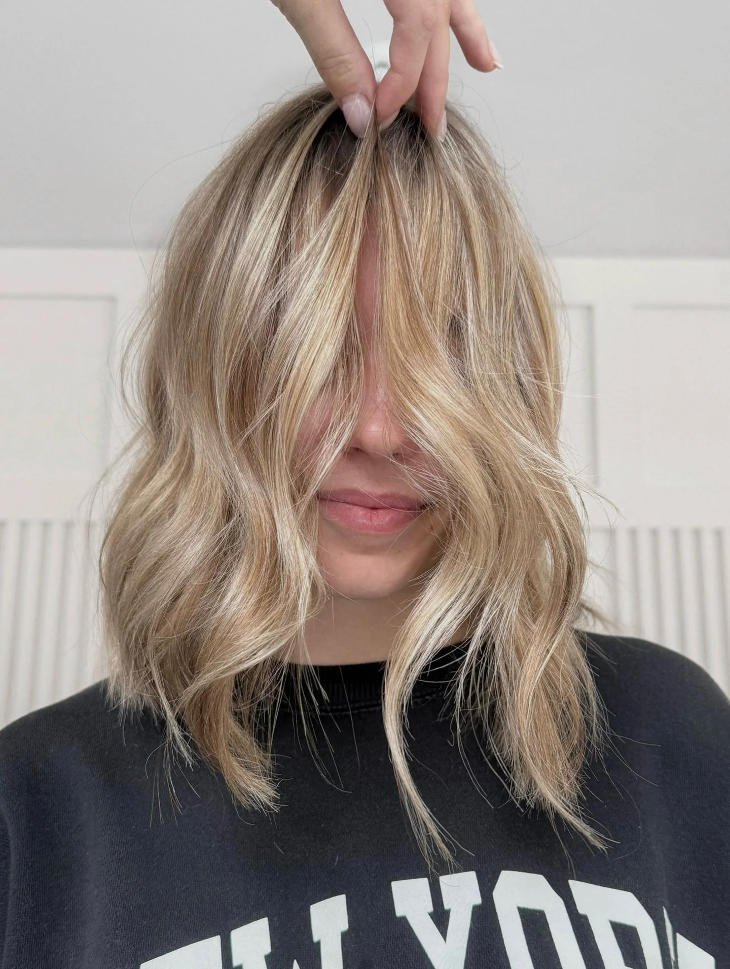 A little chop and a lot of blonde: a whole vibe ✂️✨
Hair by @hairbygracebrandstrom 
&bull;
&bull;
&bull;
#soal #soalthelabel #winnipeg #winnipeghair #winnipegsalon