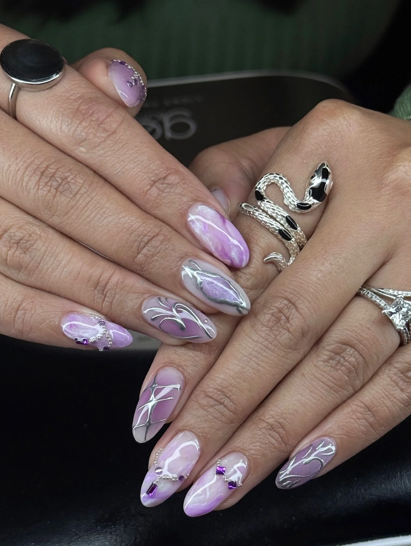 Speechless 😶💜
Nails by @groovynailstudio 
&bull;
&bull;
&bull;
#soal #soalthelabel #winnipeg #winnipegnails #nailinspo