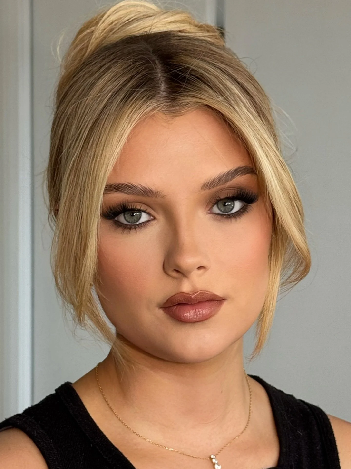 A stunner for your afternoon feed

Key products 
@makeupbymario master mattes palette
@plouise_makeup_academy base
@roniamakeuphouse brushes 
@diorbeauty rosy glow blush
@maccosmeticsanz cork lip liner + hug me lipstick 

Hair @jayneyonghair 

.

.

