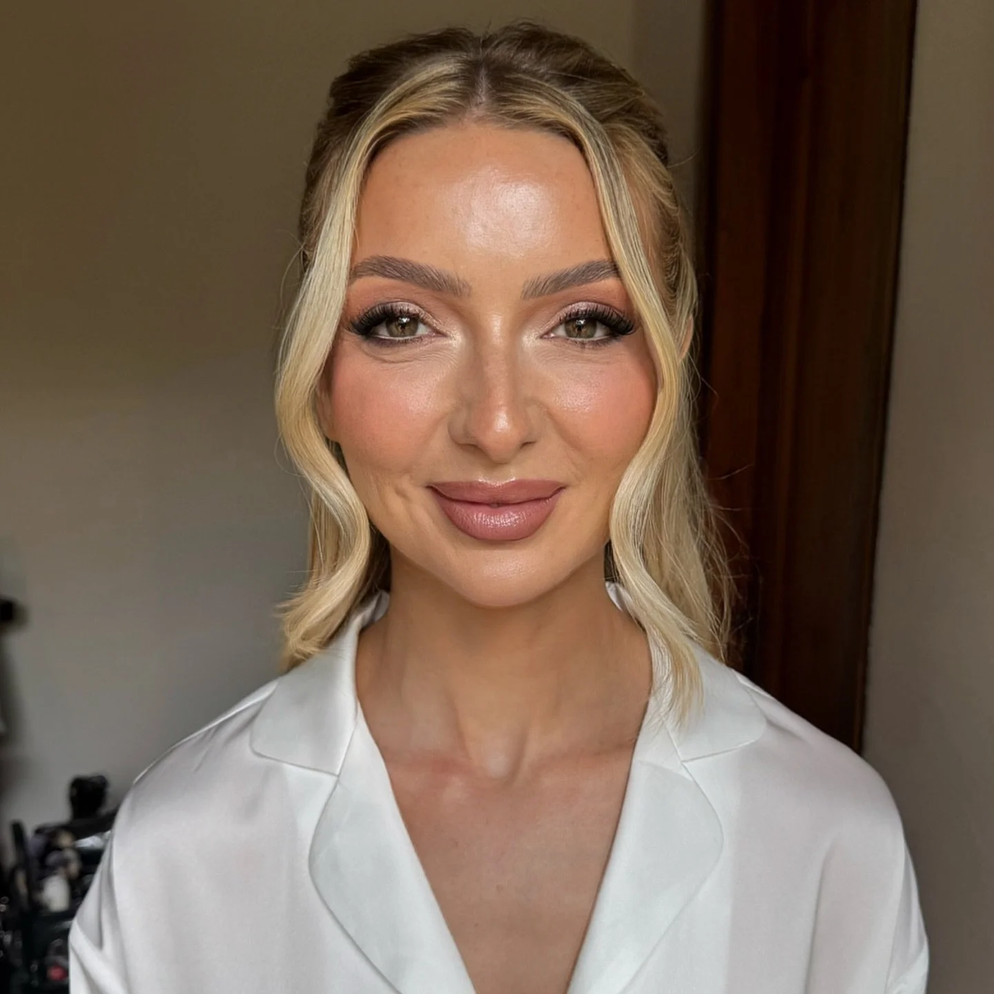 K A T 

The base was everything for this look and the skin was glowing ✨

#fyp #makeupartist #destinationmakeupartist