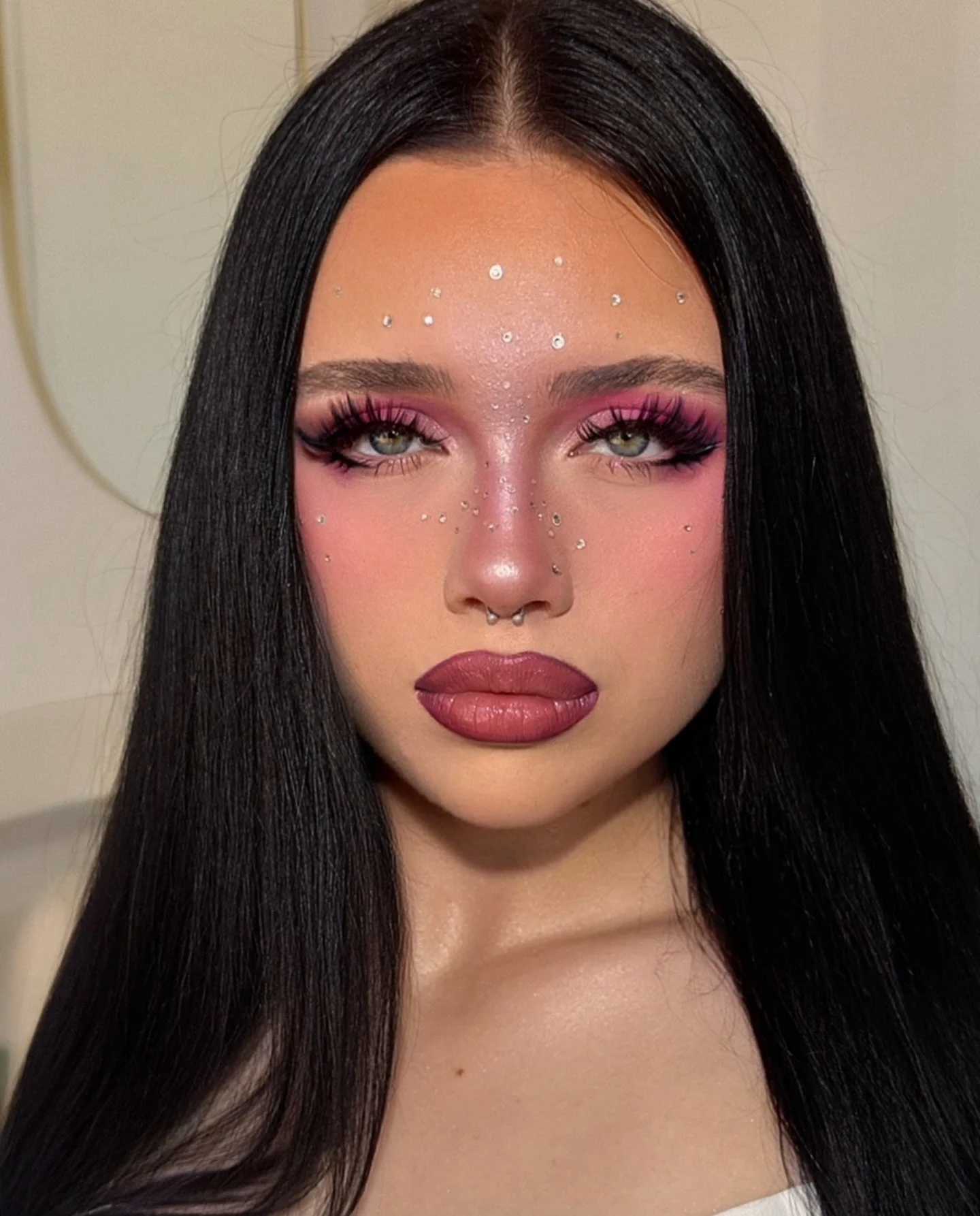 2016 is so back ✨

Inspired by @sophiasinot 
Muse @aryaboutelle 

Key products 
@staceymariemua @bperfectcosmetics carnival xl palette 
@inglot_cosmetics amc 77 liner 
@nyxcosmetics the brow glue clear
@natashadenona hy glam foundation
@hudabeauty bl