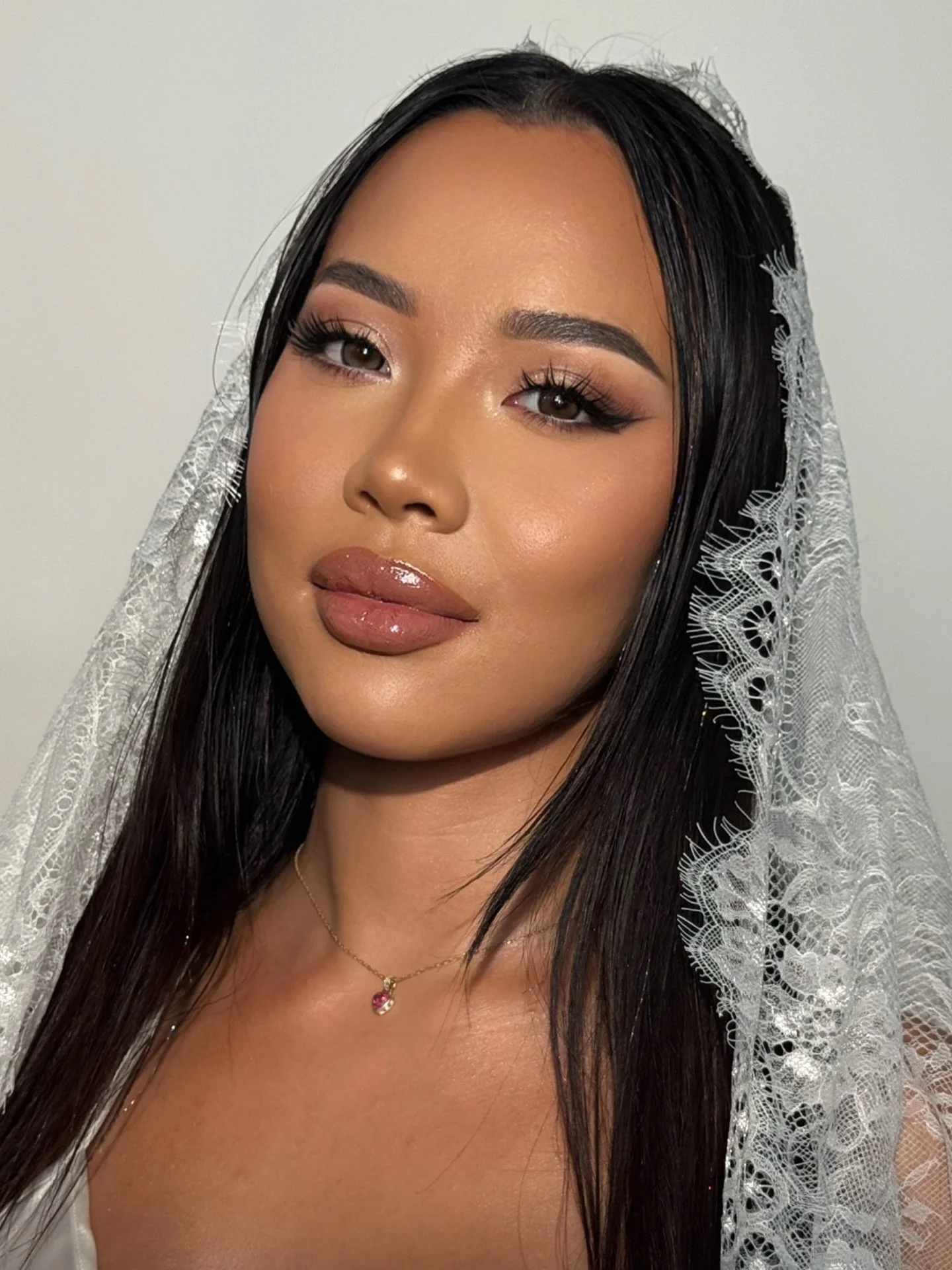 Save this for your bridal inspo 🤍

Key products 
@patricktabeauty major dimension III eye palette 
@nyxcosmetics_aunz micro brow pencil in espresso
@hudabeauty easy bake pound cake
@diorbeauty rosy glow blush
@kikomilano 32 gloss

Limited dates rema