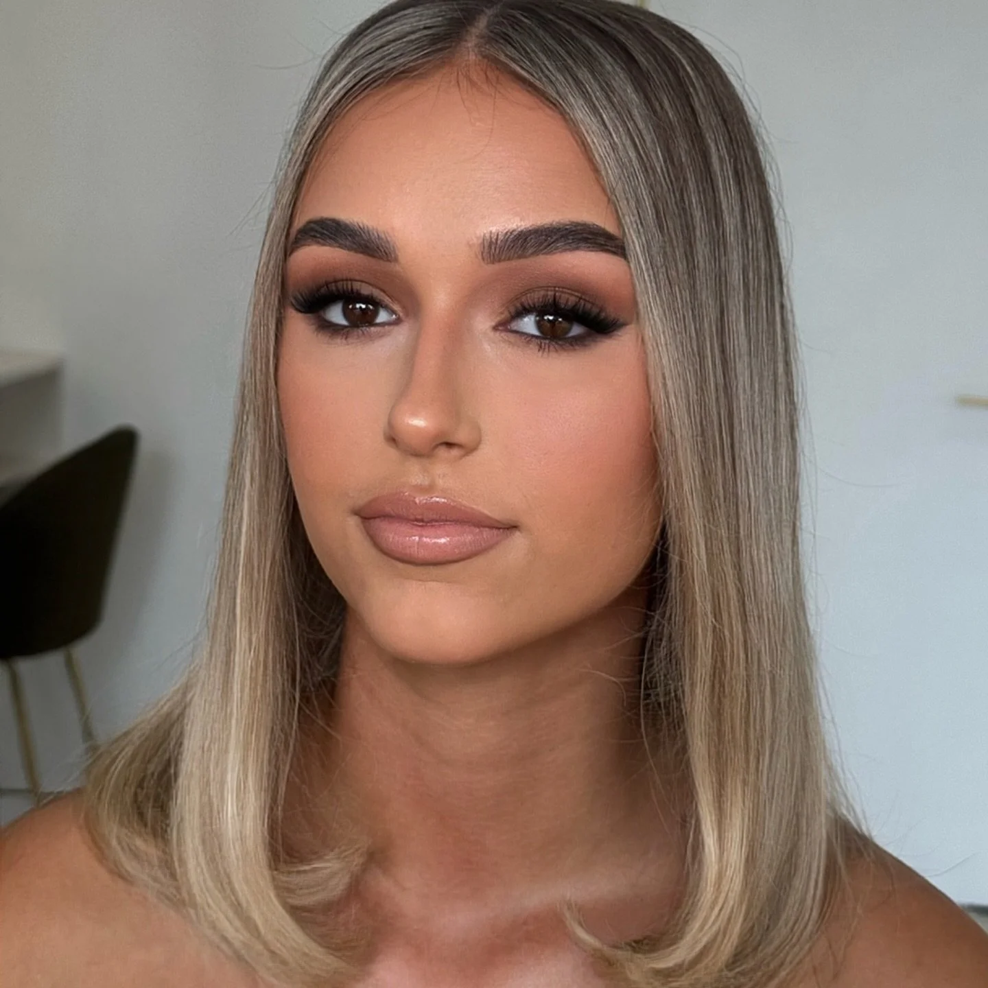 Imagine looking this good ❤️&zwj;🔥 

KEY PRODUCTS
@hourglasscosmetics dim light palette
@makeupbymario master mattes palette
@narsissist sheer glow foundation
@hudabeauty pound cake easy bake 
@rarebeauty virtue liquid blush 
@maccosmeticsanz fairly