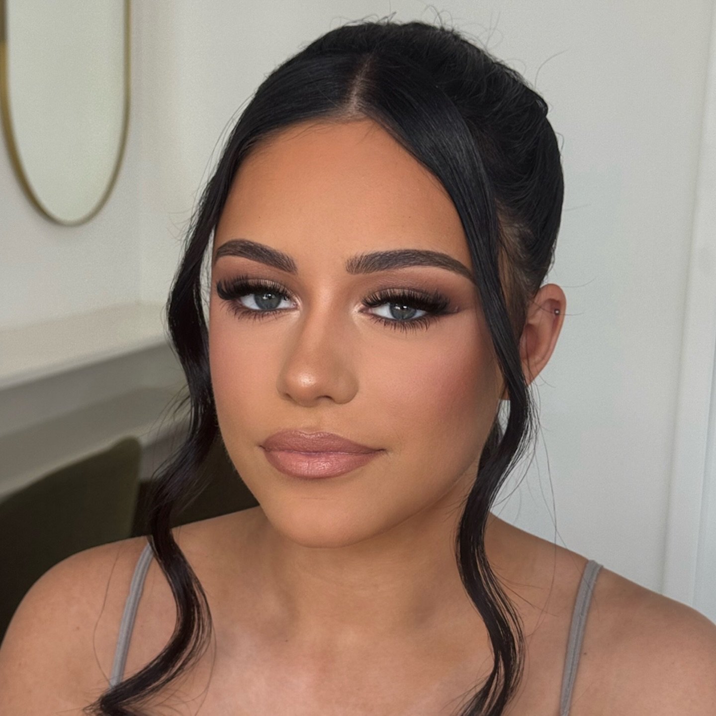 Ball season and the looks are everything ❤️&zwj;🔥
I&rsquo;ve been obsessed with this eye combo lately, it just hits. 

Key products
@esteelauderanz double wear foundation 
@toofaced born this way concealer in vanilla
@diorbeauty rosy flow blush pink