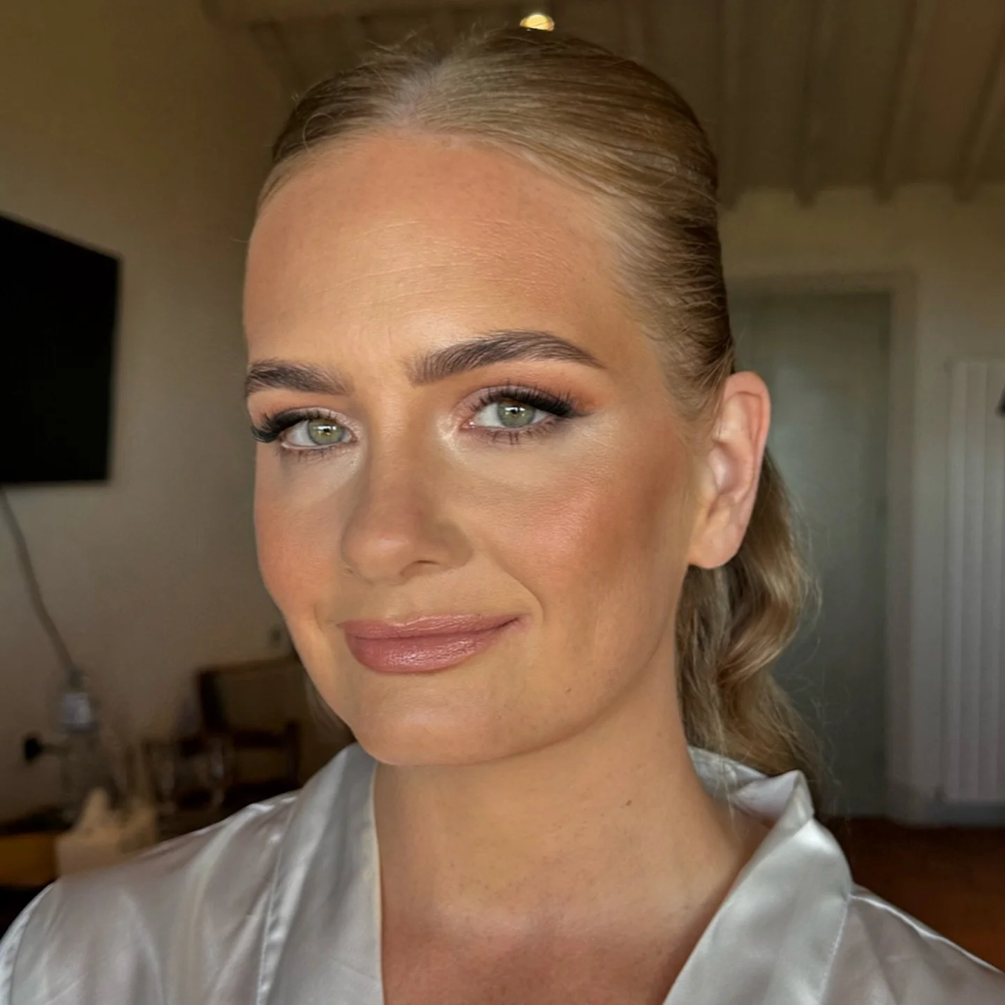 Brides in Italy 🤍 
A little natural, a little glam. 

I have 3 dates available in September in Italy. To enquire submit an enquiry through the contact form on my website www.ashleighpierre.com

#italywedding #destinationmakeupartist #destinationhair