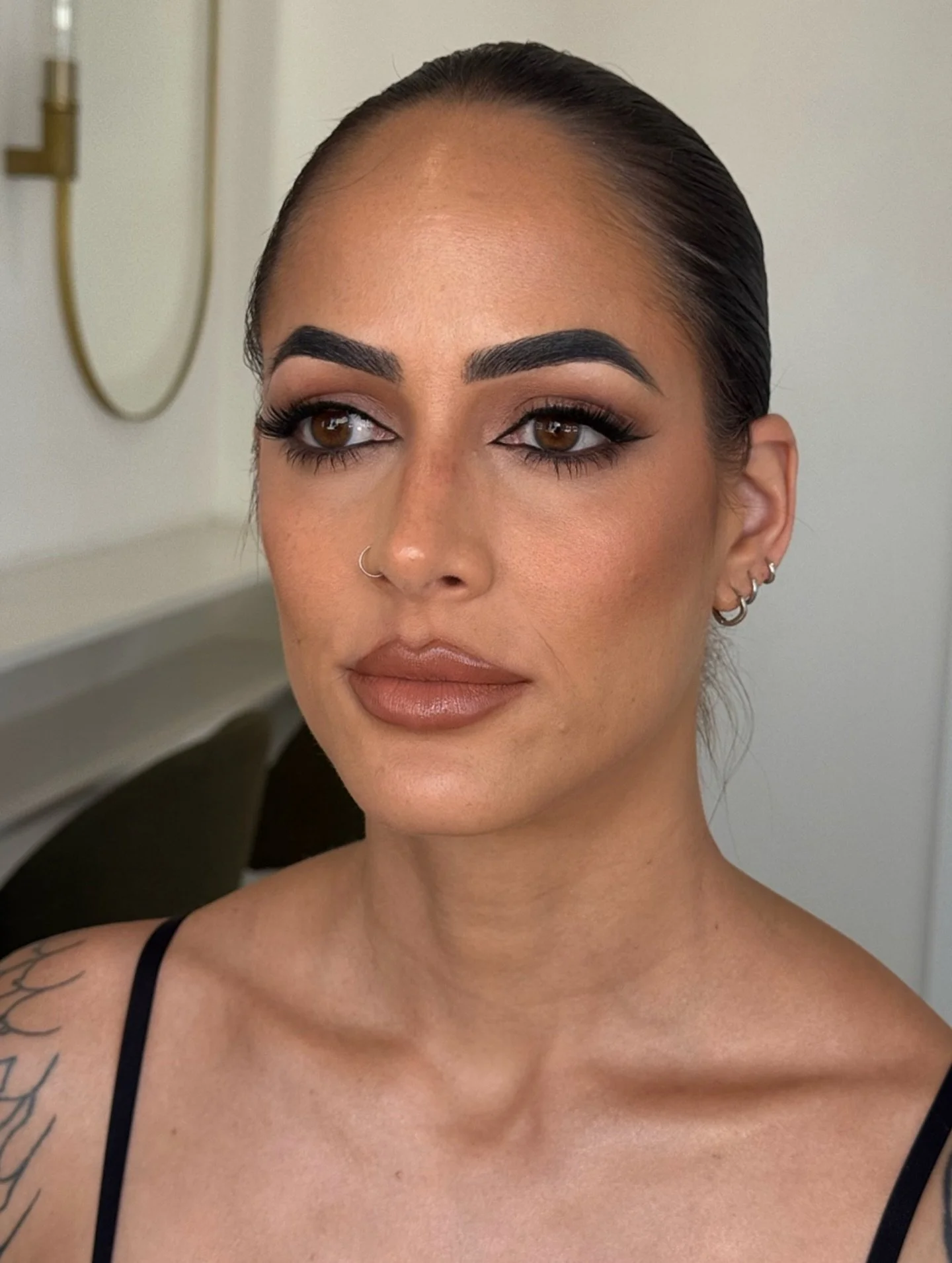 A bronzey moment for my girl @kelly_pester ❤️&zwj;🔥

Key products
Sculpting @maccosmeticsanz 
Concealer @toofaced vanilla 
Blush @rarebeauty virtue
Eyes @hourglasscosmetics bronzer 
Liner @inglot_australia amc 77 
Brows @nyxcosmetics_aunz brow glue 