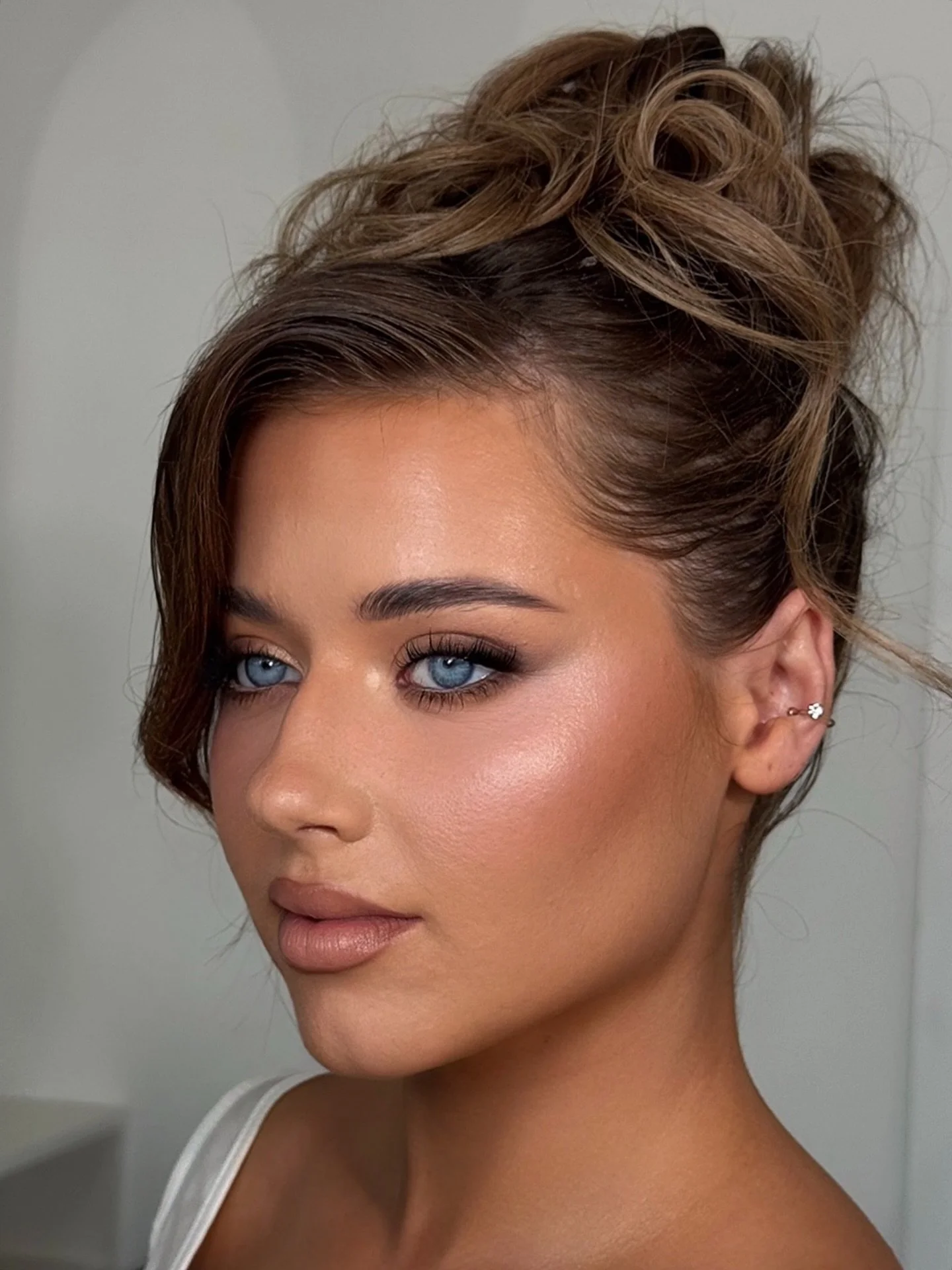 All in the eyes 🦋
@ashleighpierre_pmua x @graciewinning 

KEY PRODUCTS
@embryolisseau lait-cr&egrave;me concentr&eacute;
@hudabeauty easy blur + cherry blossom easy bake + bubblegum liquid blush 
@diorbeauty backstage face &amp; body foundation 3W0
