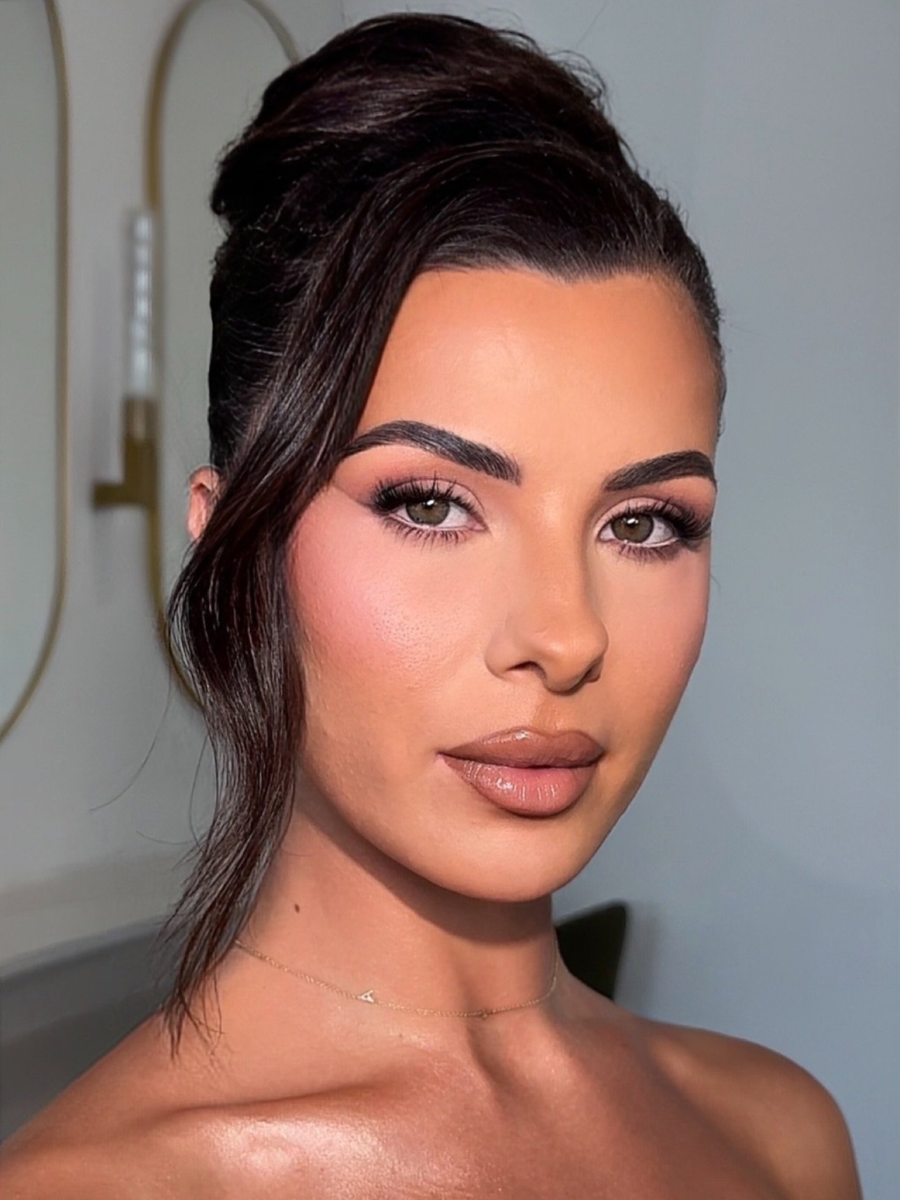 I&rsquo;ve discovered the most perfect bridal lip combo 🤍 Save this for your glam inspo 

Key Products
@makeupbymario ethereal eyes palette 
@nyxcosmetics_aunz brow pencil in espresso
@rarebeauty happy blush
@yslbeauty babydoll pink blush
@hudabeaut